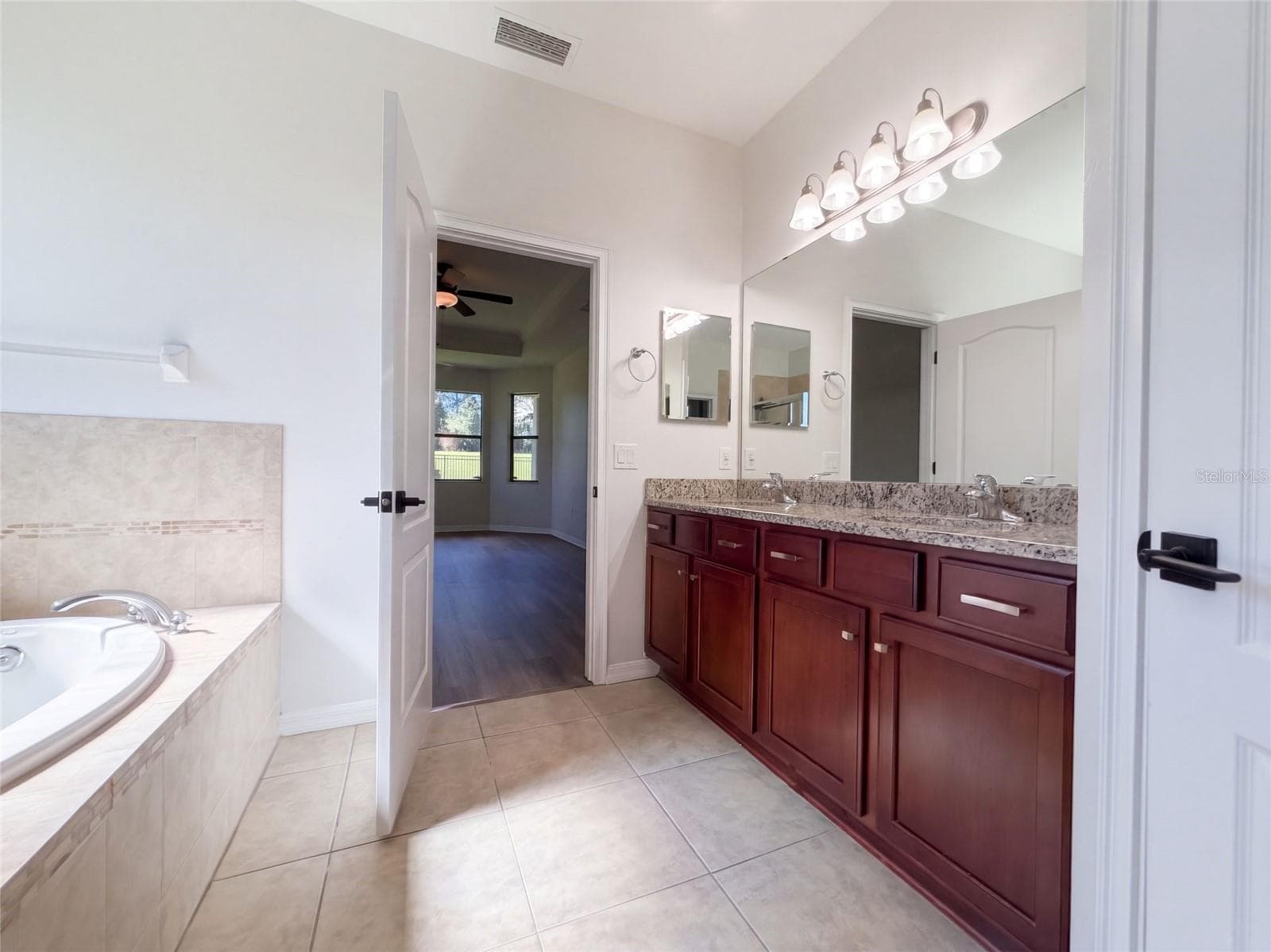 Single Family Residence at 20009 OUTPOST POINT DR, TAMPA, photo 13 of 27