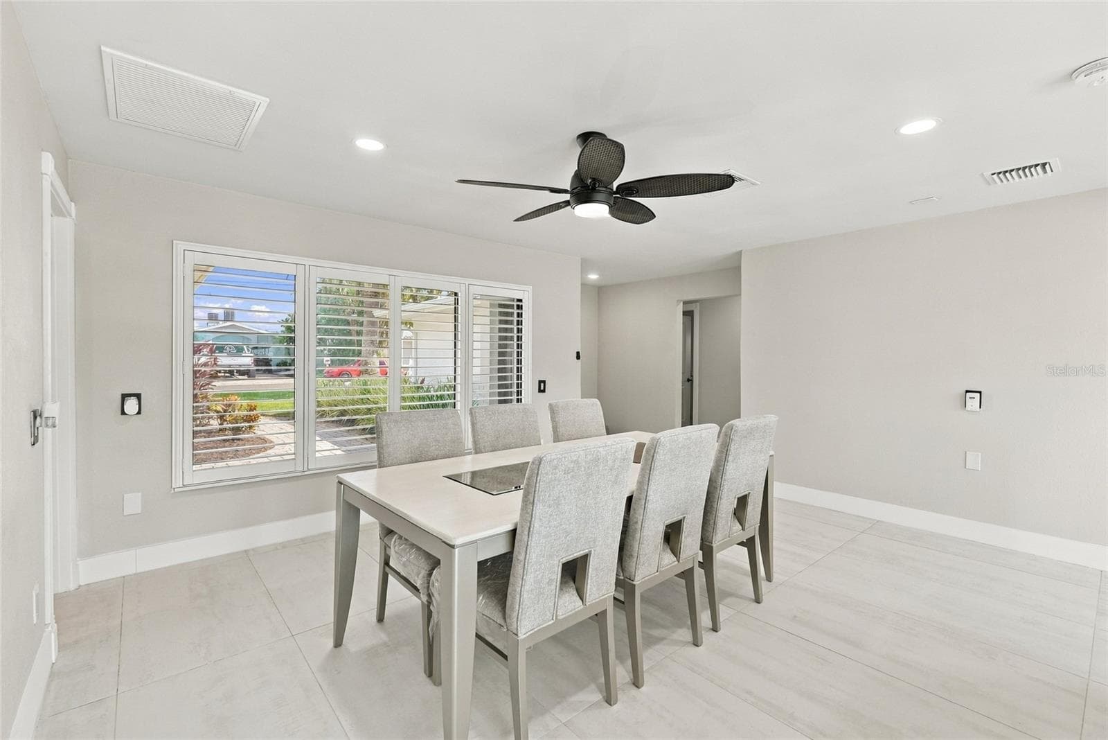 Single Family Residence at 556 JOHNS PASS AVE, MADEIRA BEACH, photo 19 of 44