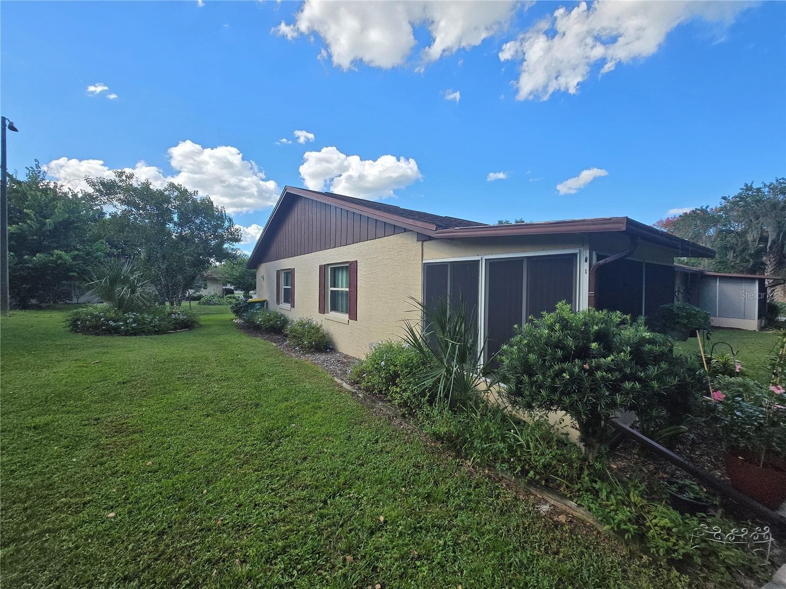 side view from back - 35 VILLA VILLAR CT #350, DELAND