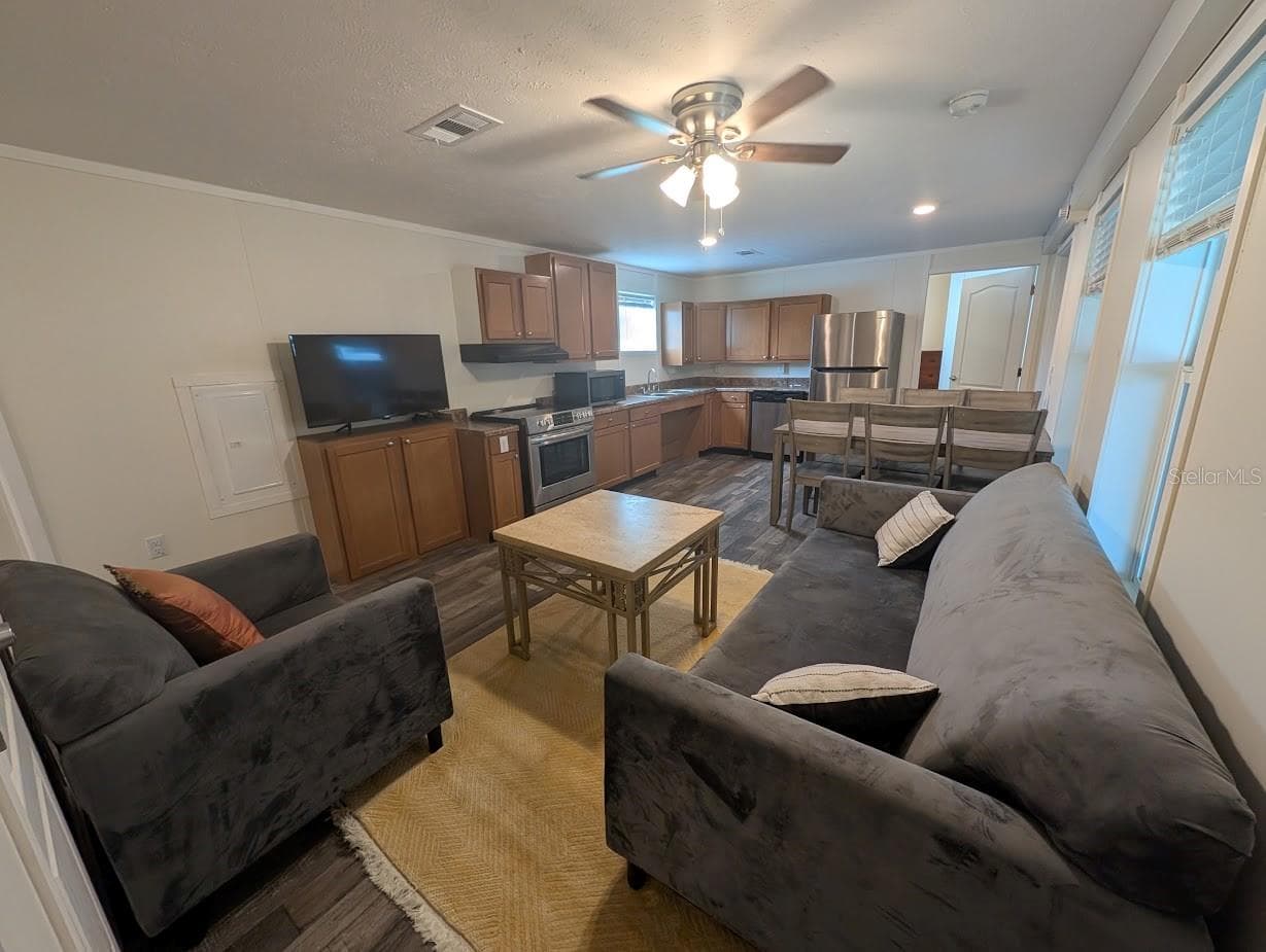 Manufactured Home at 5700 HOLIDAY PARK BLVD, NORTH PORT, photo 4 of 66