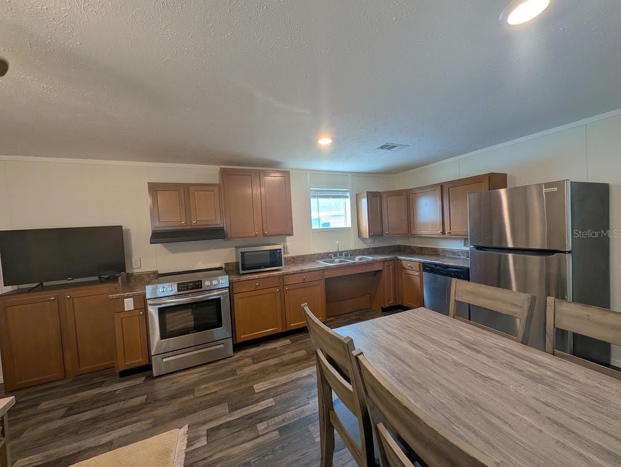 Manufactured Home at 5700 HOLIDAY PARK BLVD, NORTH PORT, photo 5 of 66