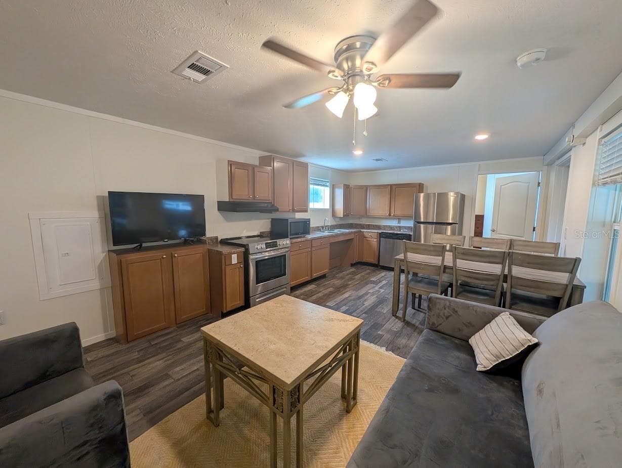 Manufactured Home at 5700 HOLIDAY PARK BLVD, NORTH PORT, photo 8 of 66