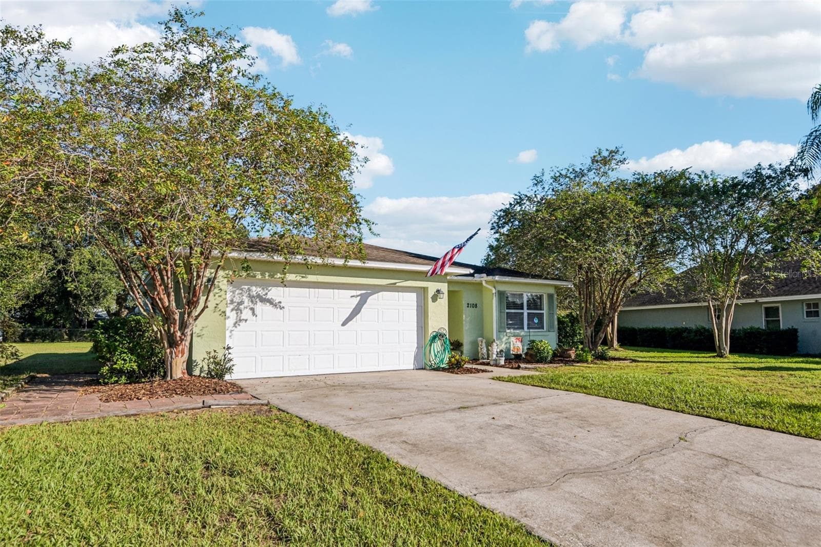 Single Family Residence at 2108 GLEN HEIGHTS PL, LAKELAND, photo 5 of 55