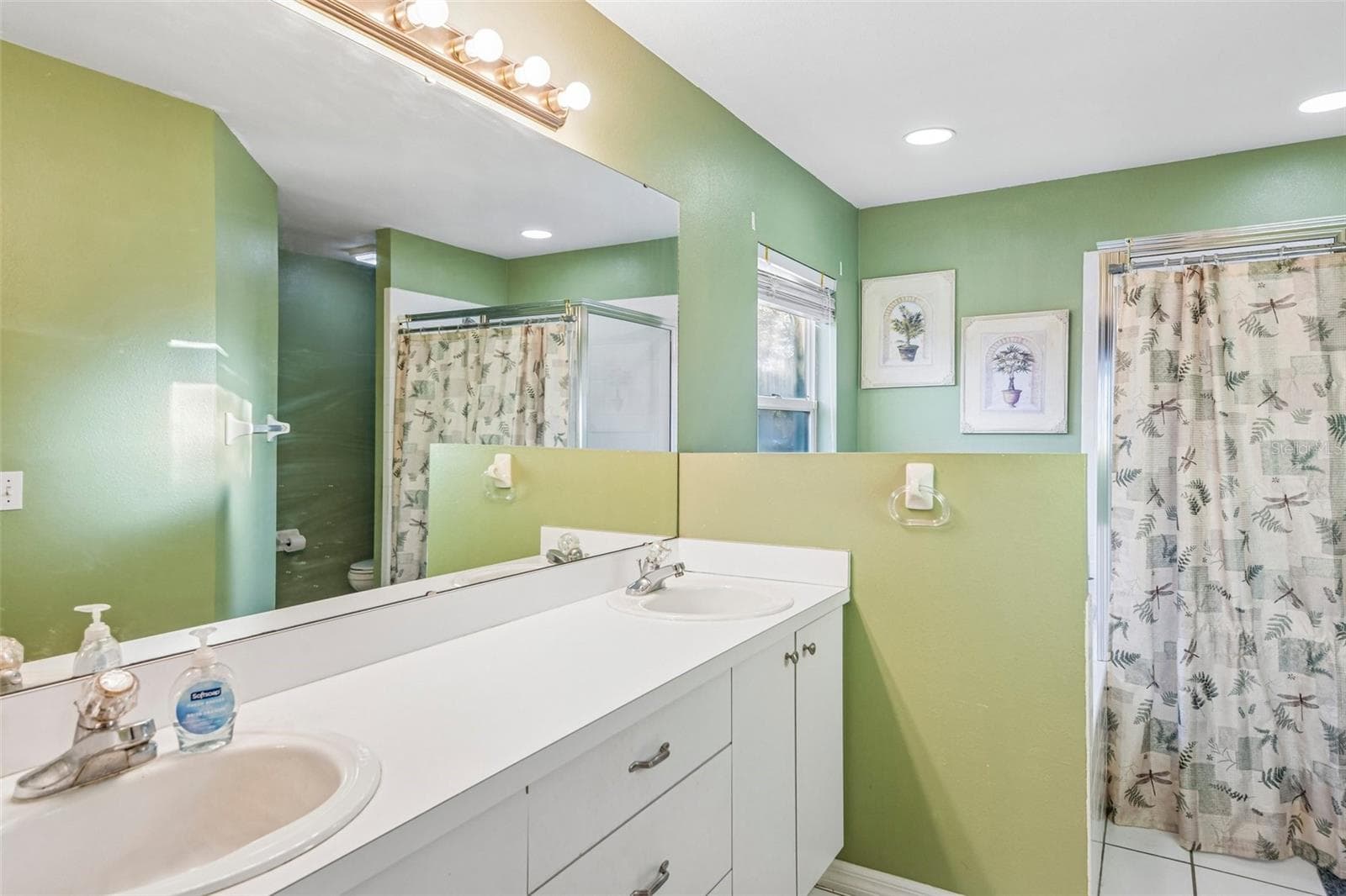 Single Family Residence at 2108 GLEN HEIGHTS PL, LAKELAND, photo 26 of 55