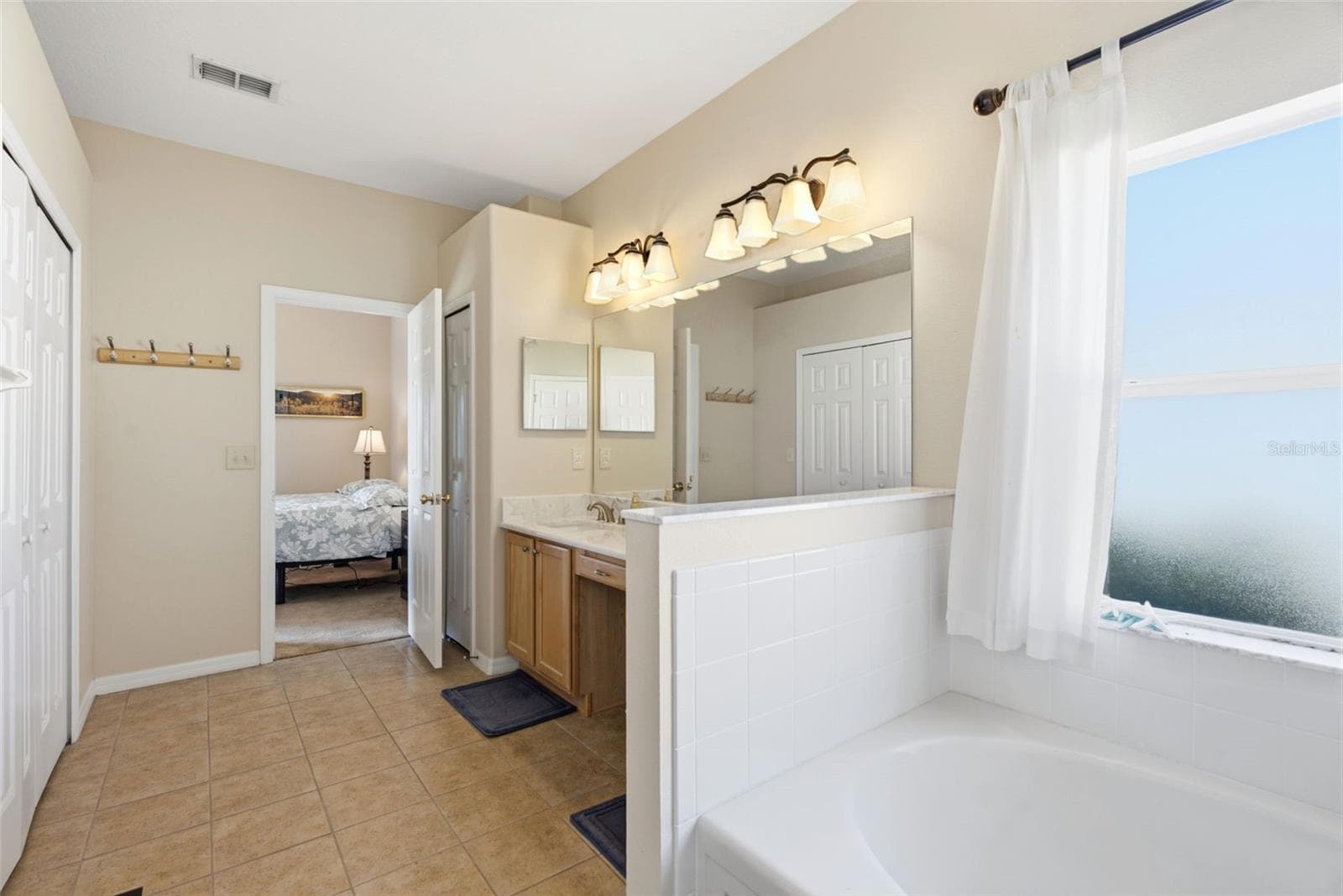 En suite - 29336 COHARIE LOOP, SAN ANTONIO