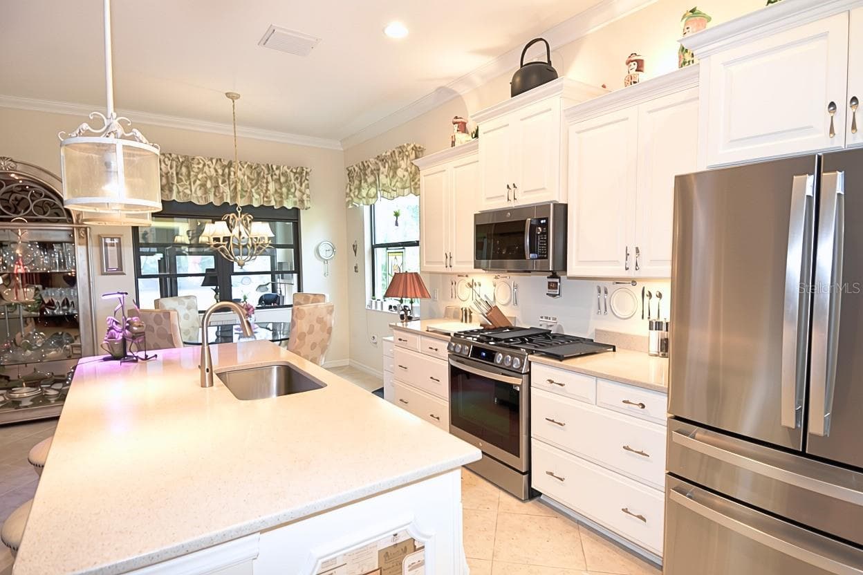 Kitchen - 27301 DRIVER LN, ENGLEWOOD