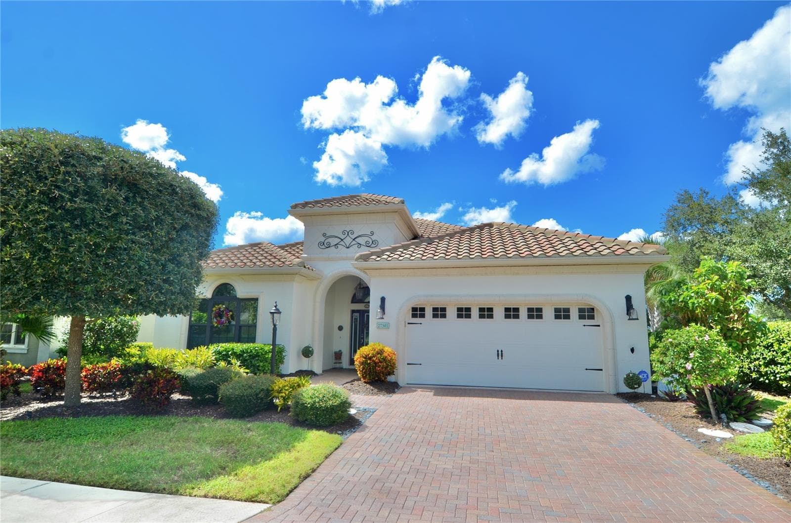 Front View - 27301 DRIVER LN, ENGLEWOOD