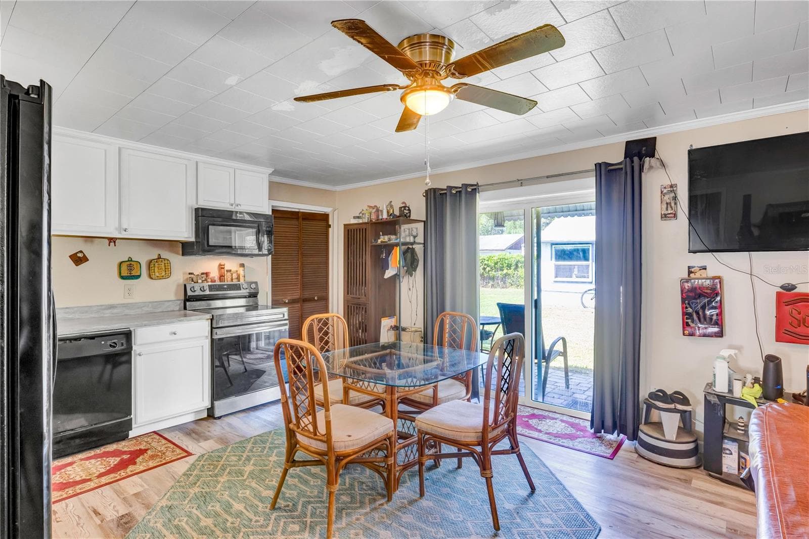 Single Family Residence at 141 W CONNECTICUT AVE, EDGEWATER, photo 19 of 26