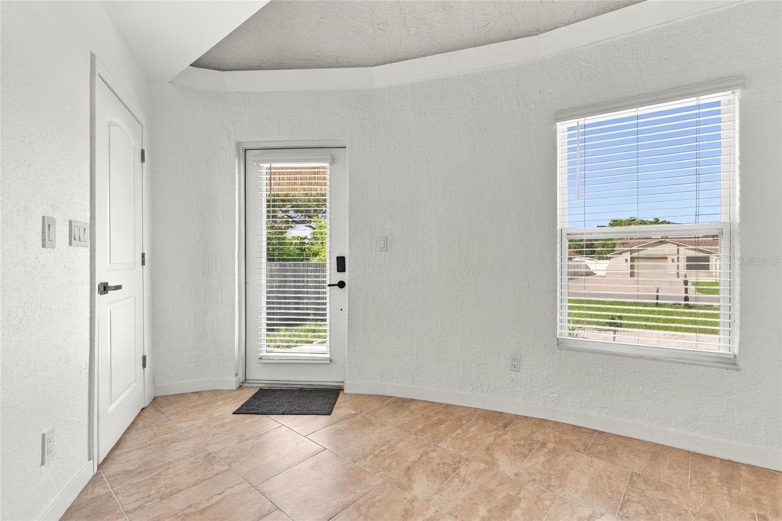Single Family Residence at 2881 GENTIAN RD, VENICE, photo 7 of 31