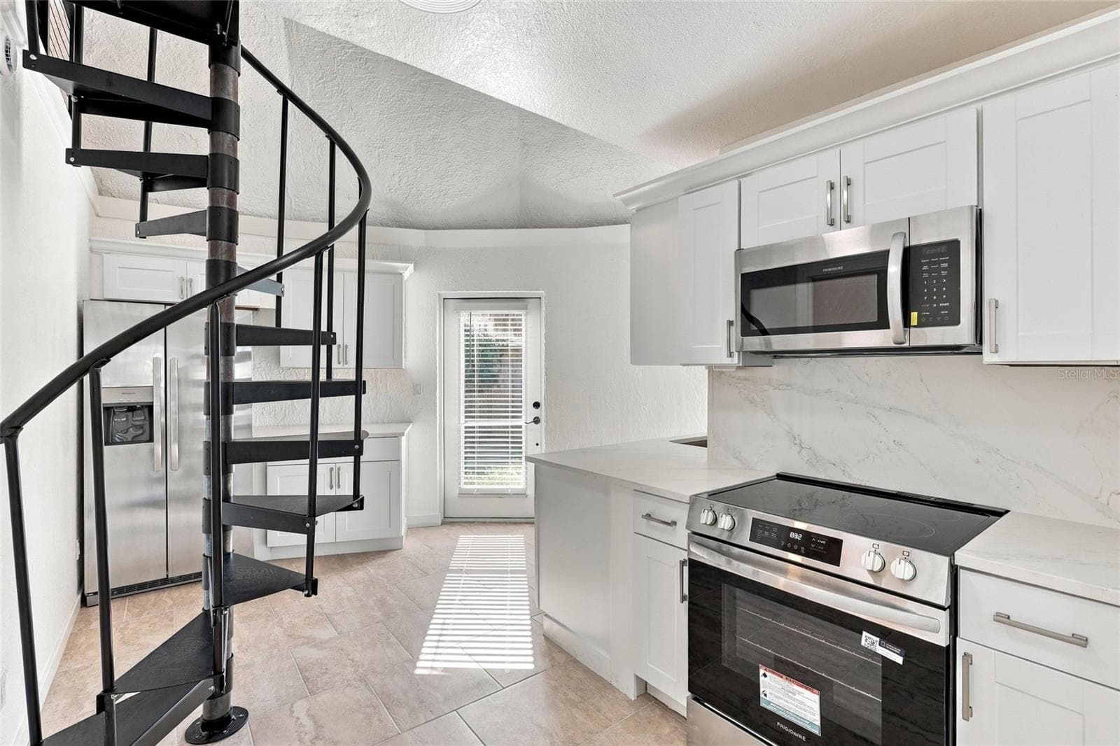 Single Family Residence at 2881 GENTIAN RD, VENICE, photo 9 of 31