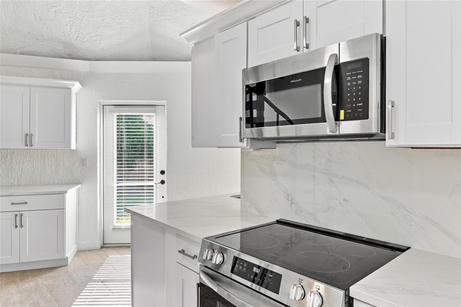 Single Family Residence at 2881 GENTIAN RD, VENICE, photo 10 of 31