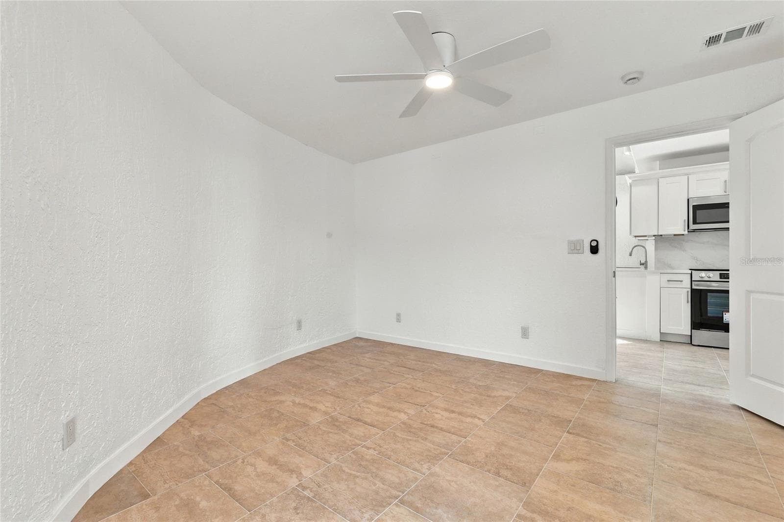 Single Family Residence at 2881 GENTIAN RD, VENICE, photo 18 of 31