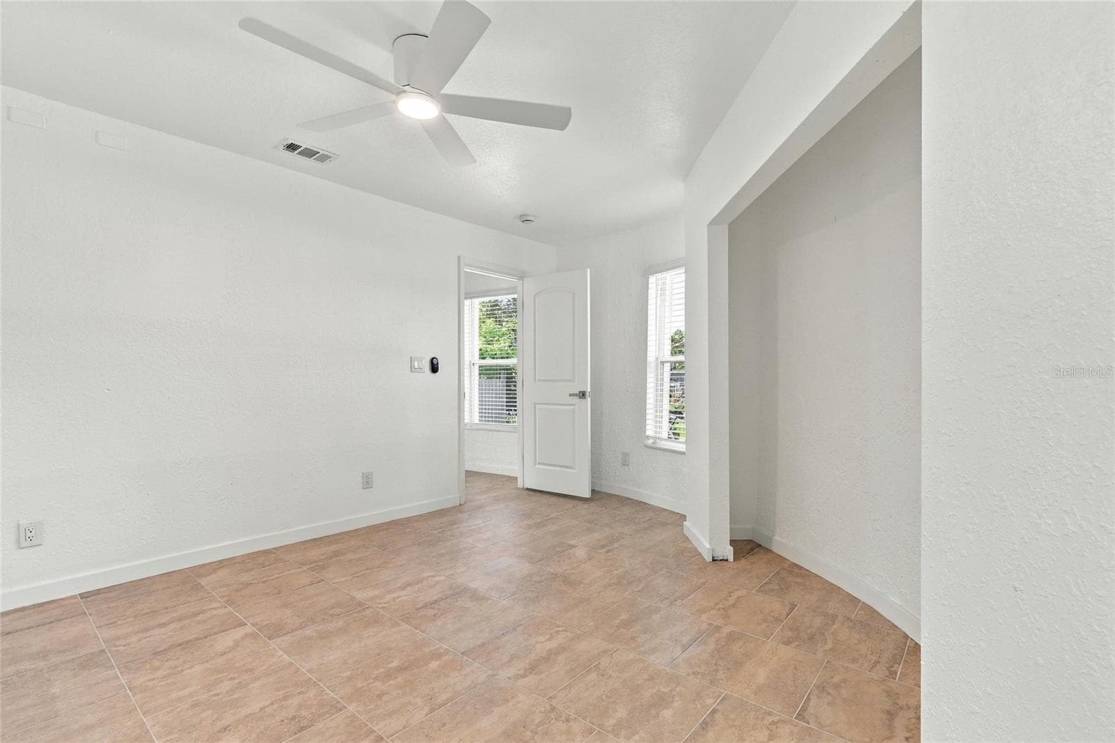 Single Family Residence at 2881 GENTIAN RD, VENICE, photo 20 of 31