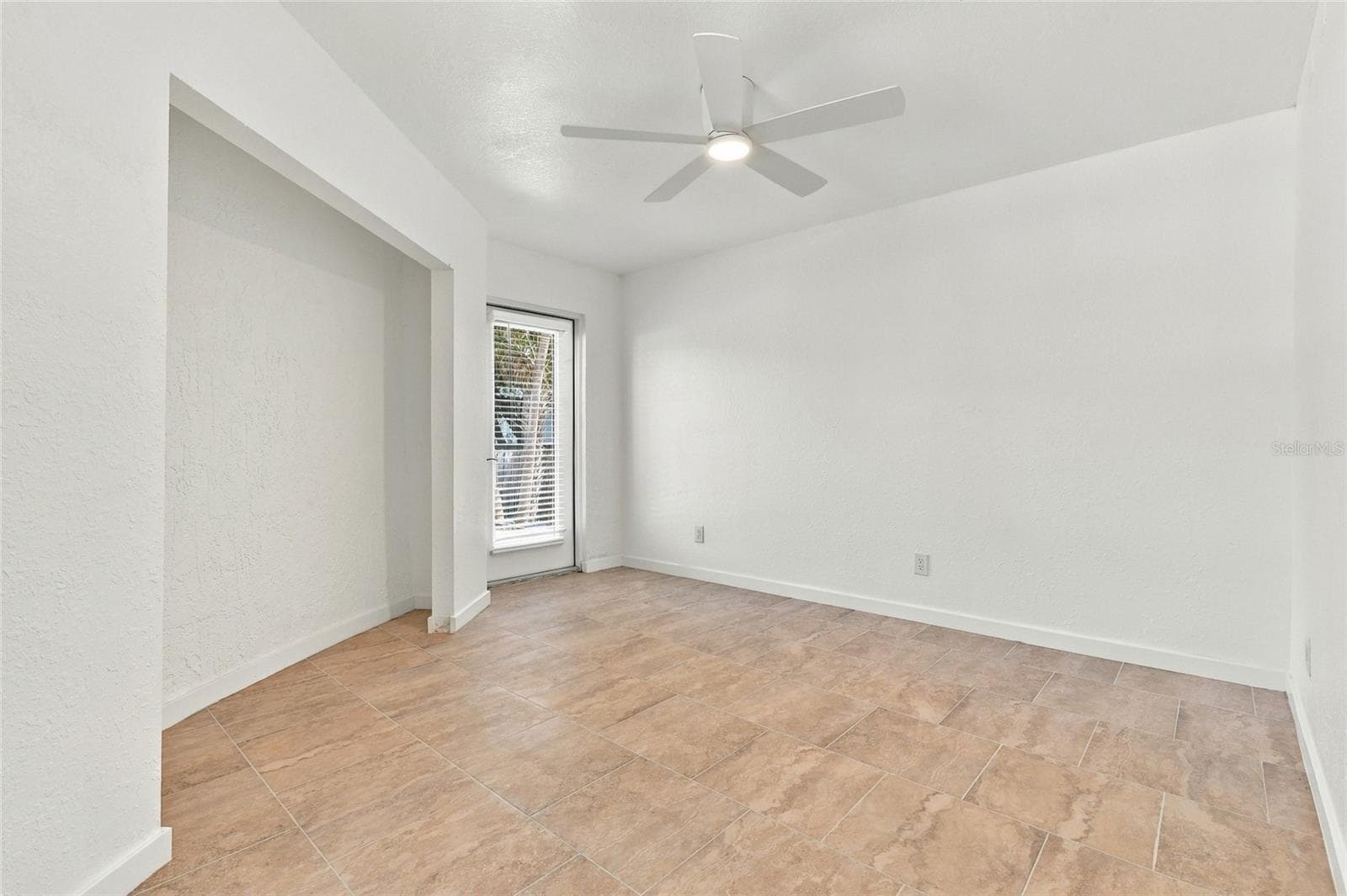 Single Family Residence at 2881 GENTIAN RD, VENICE, photo 21 of 31