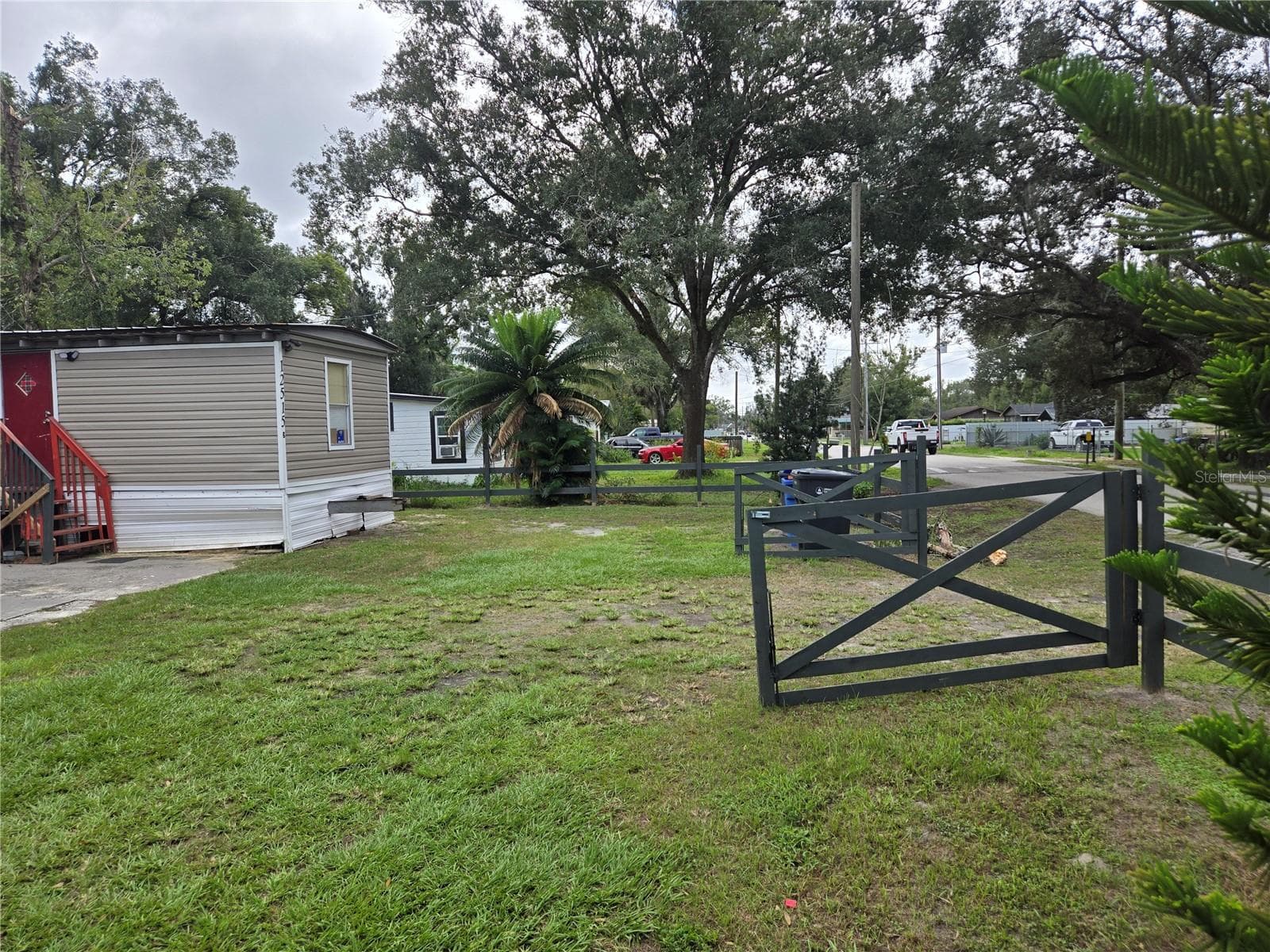 Quadruplex at 12515 FOUR OAKS RD, TAMPA, photo 10 of 25