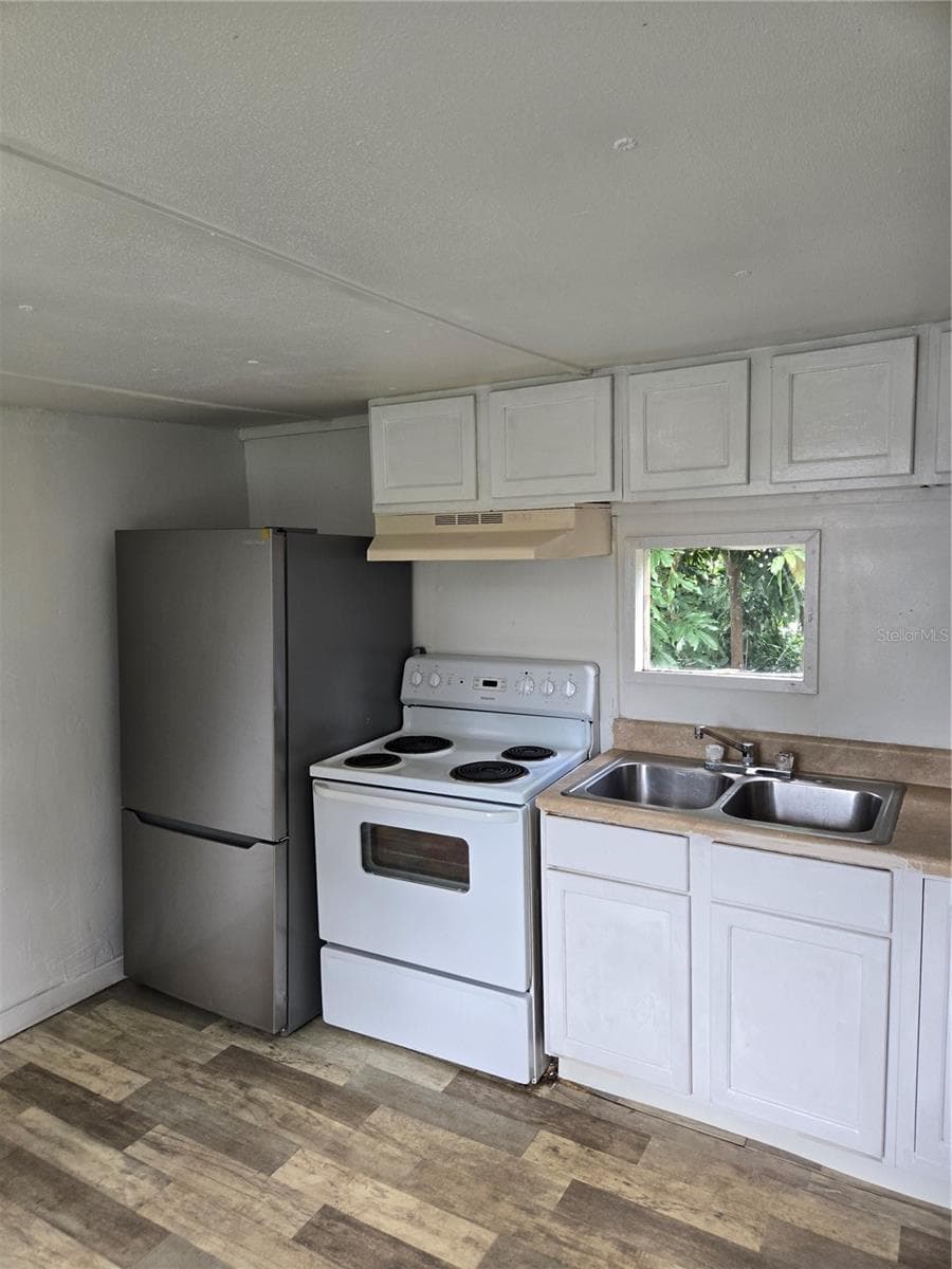 Quadruplex at 12515 FOUR OAKS RD, TAMPA, photo 13 of 25