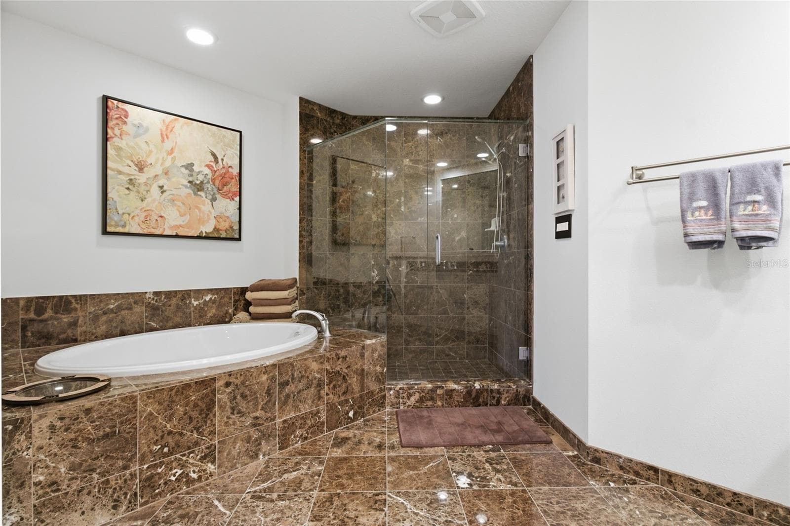 Primary bathroom offers soaking tub and walk in shower. - 11 BAYMONT ST #608, CLEARWATER BEACH