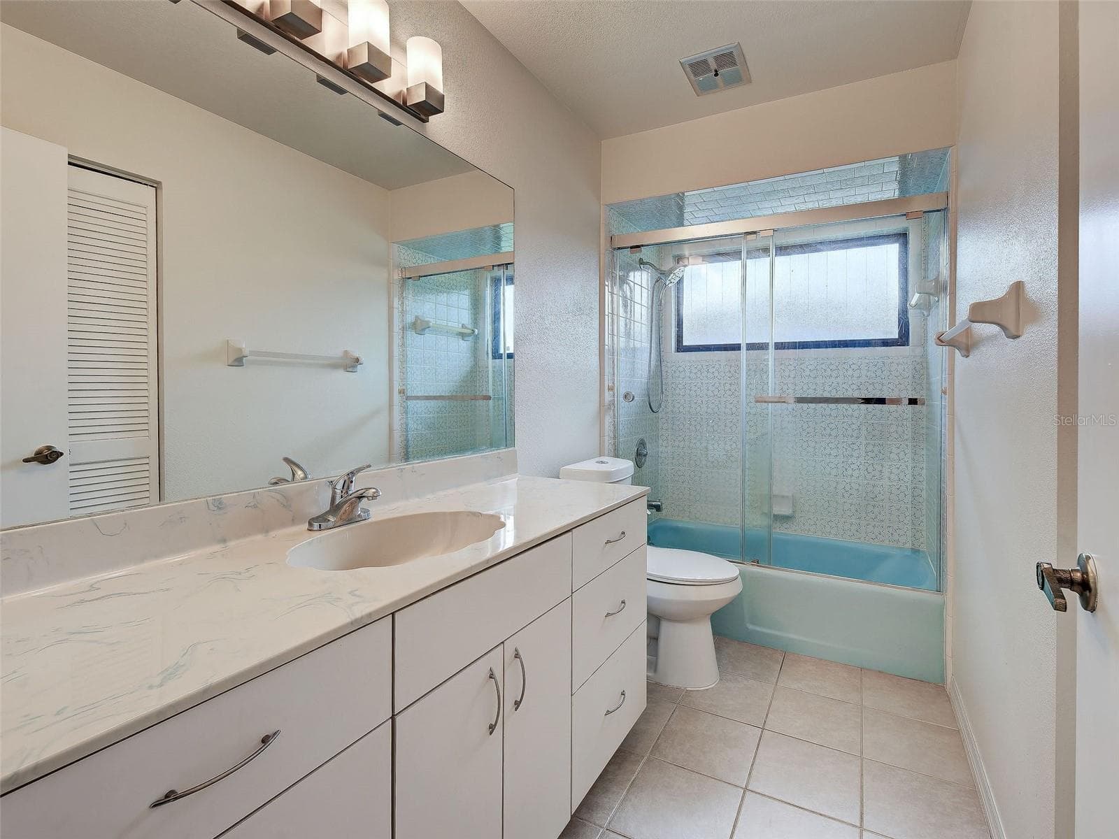 Bathtub and Shower combo, - 397 DORCHESTER ST, PORT CHARLOTTE