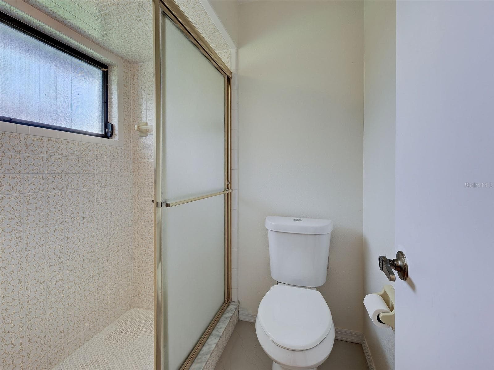 Walk in Shower - 397 DORCHESTER ST, PORT CHARLOTTE