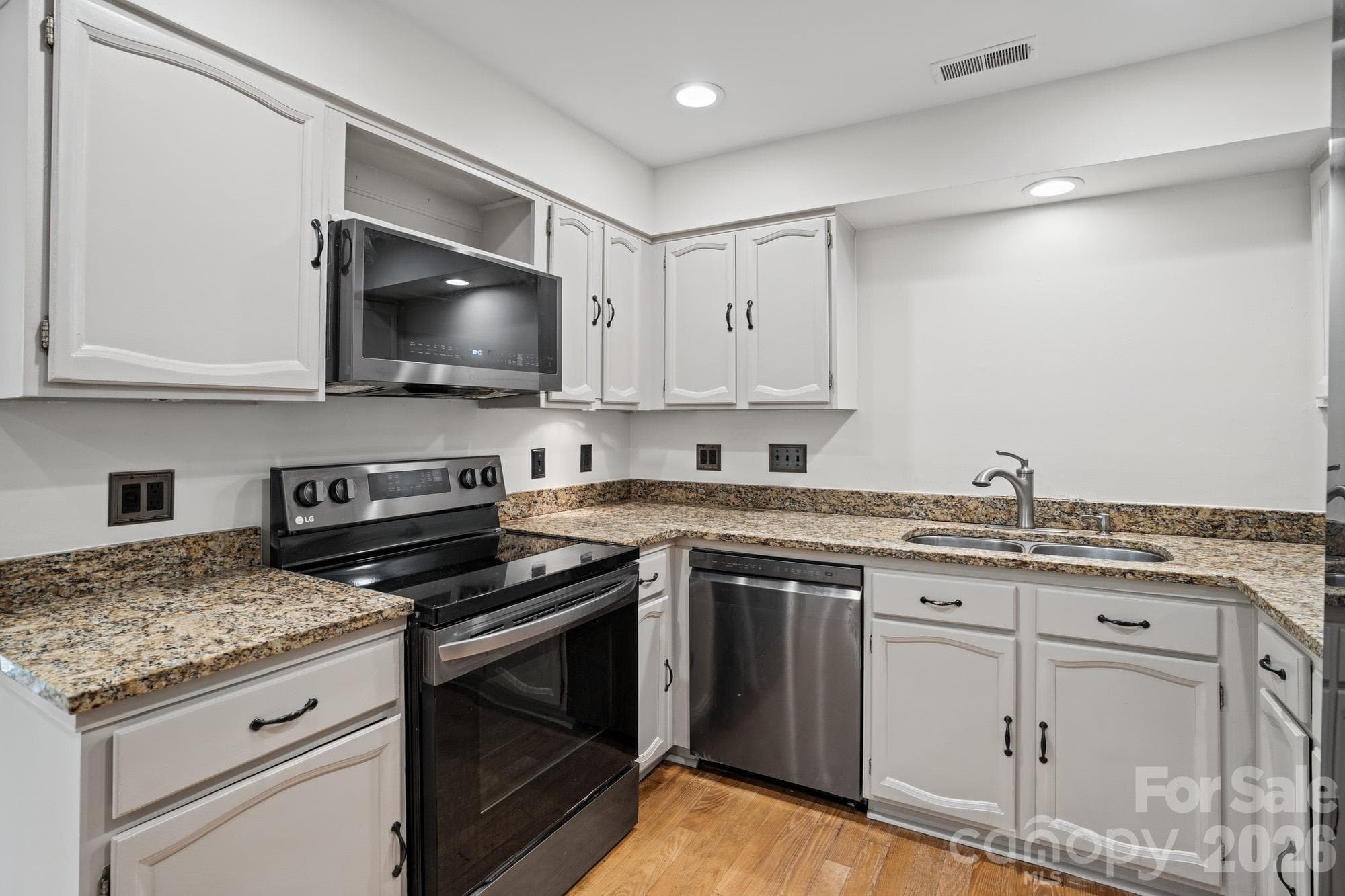 Single Family Residence at 16 Woodvine Lane, Clover, photo 11 of 43