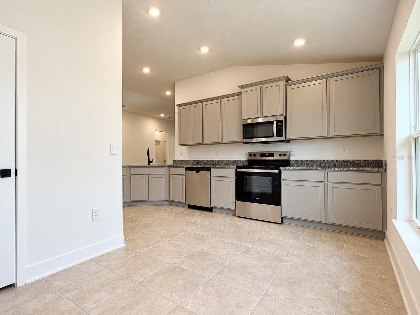 Single Family Residence at 7732 BENT TREE LOOP, ST CLOUD, photo 5 of 19