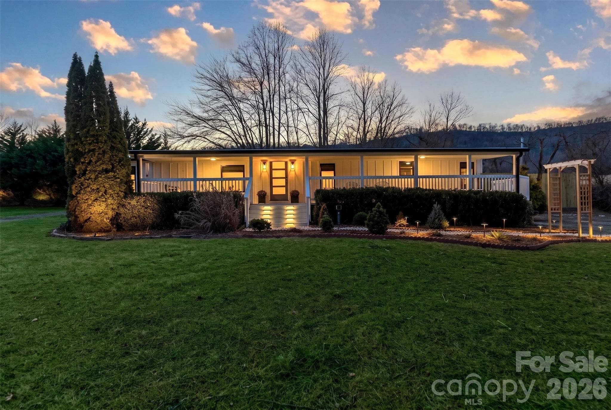 Single Family Residence at 2 Shady Oak Lane, Arden, photo 2 of 51