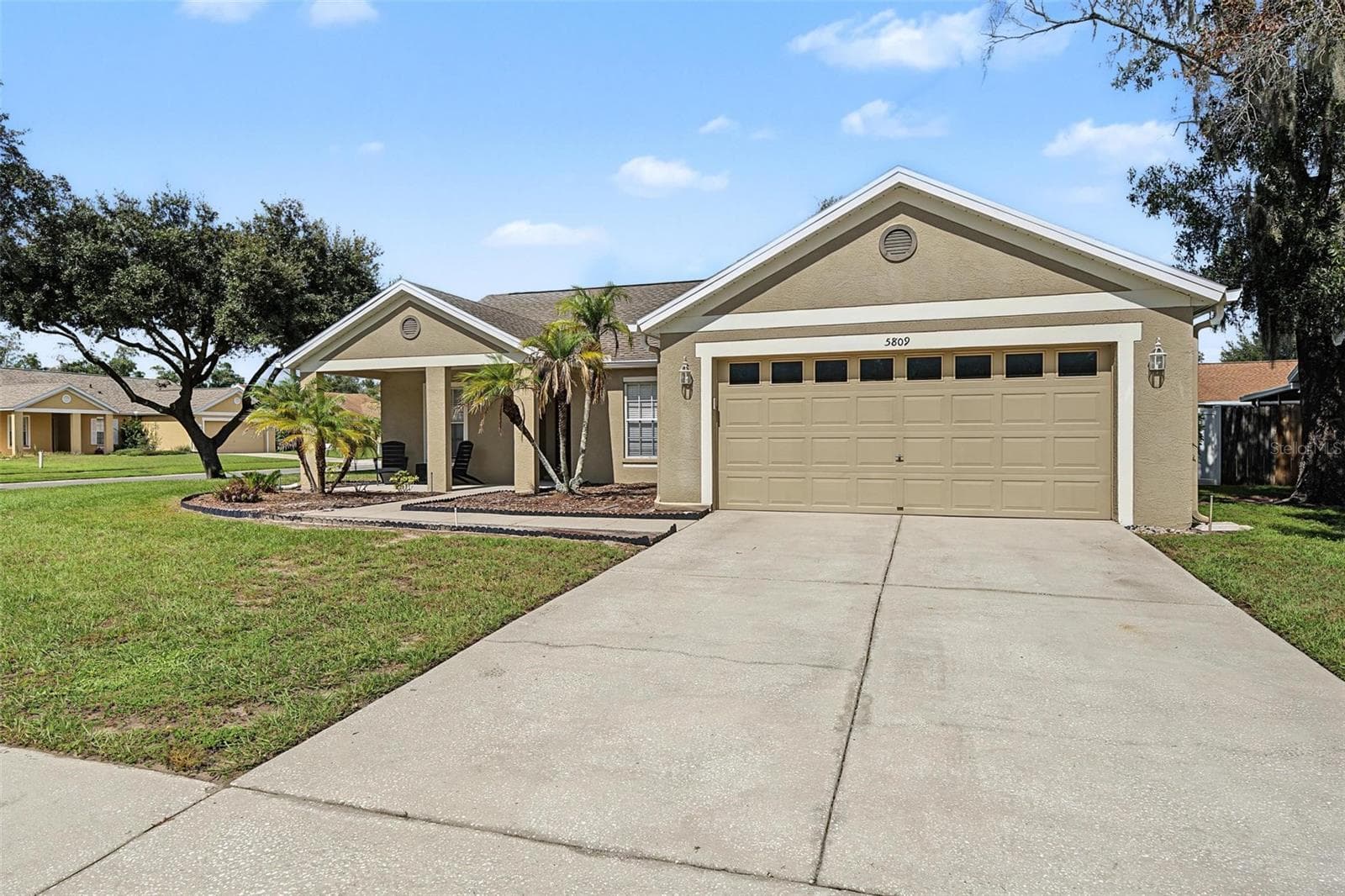 Single Family Residence at 5809 BLACK WALNUT CT, TAMPA, photo 2 of 31
