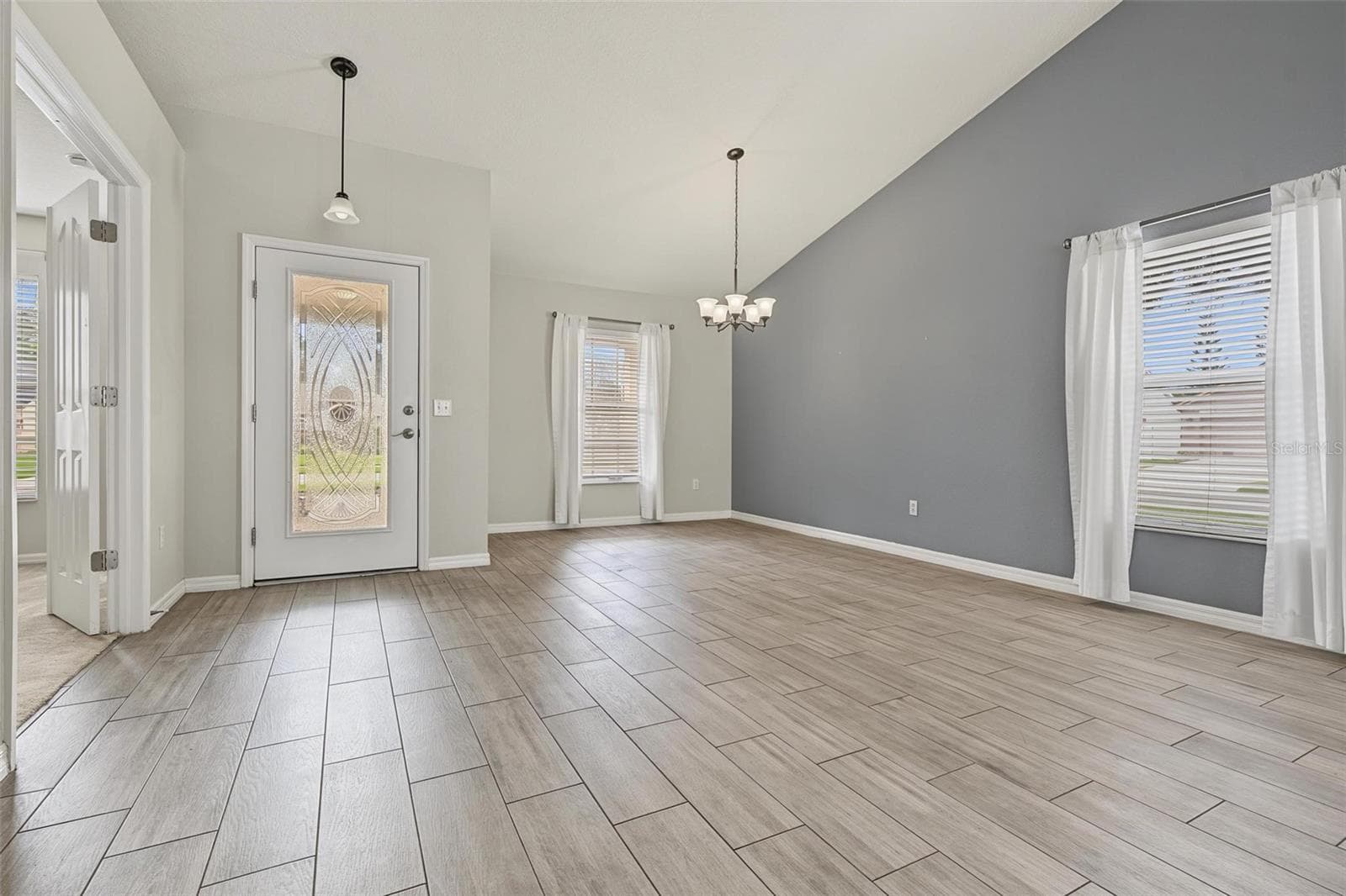 Single Family Residence at 5809 BLACK WALNUT CT, TAMPA, photo 5 of 31
