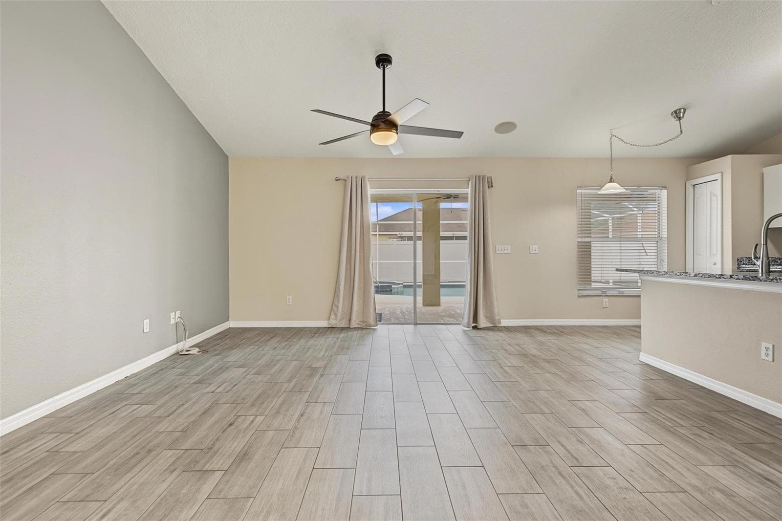 Single Family Residence at 5809 BLACK WALNUT CT, TAMPA, photo 6 of 31
