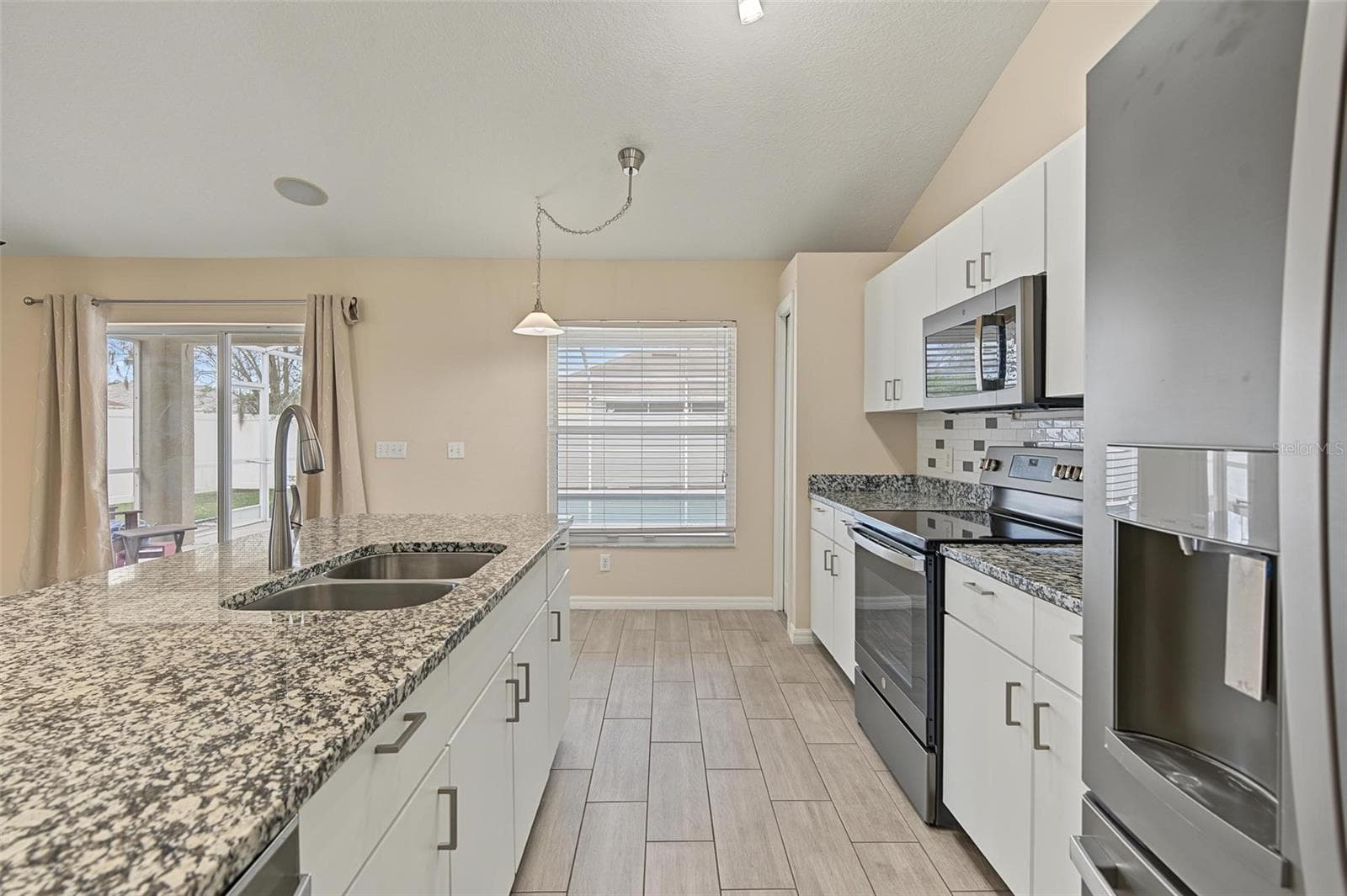 Single Family Residence at 5809 BLACK WALNUT CT, TAMPA, photo 12 of 31