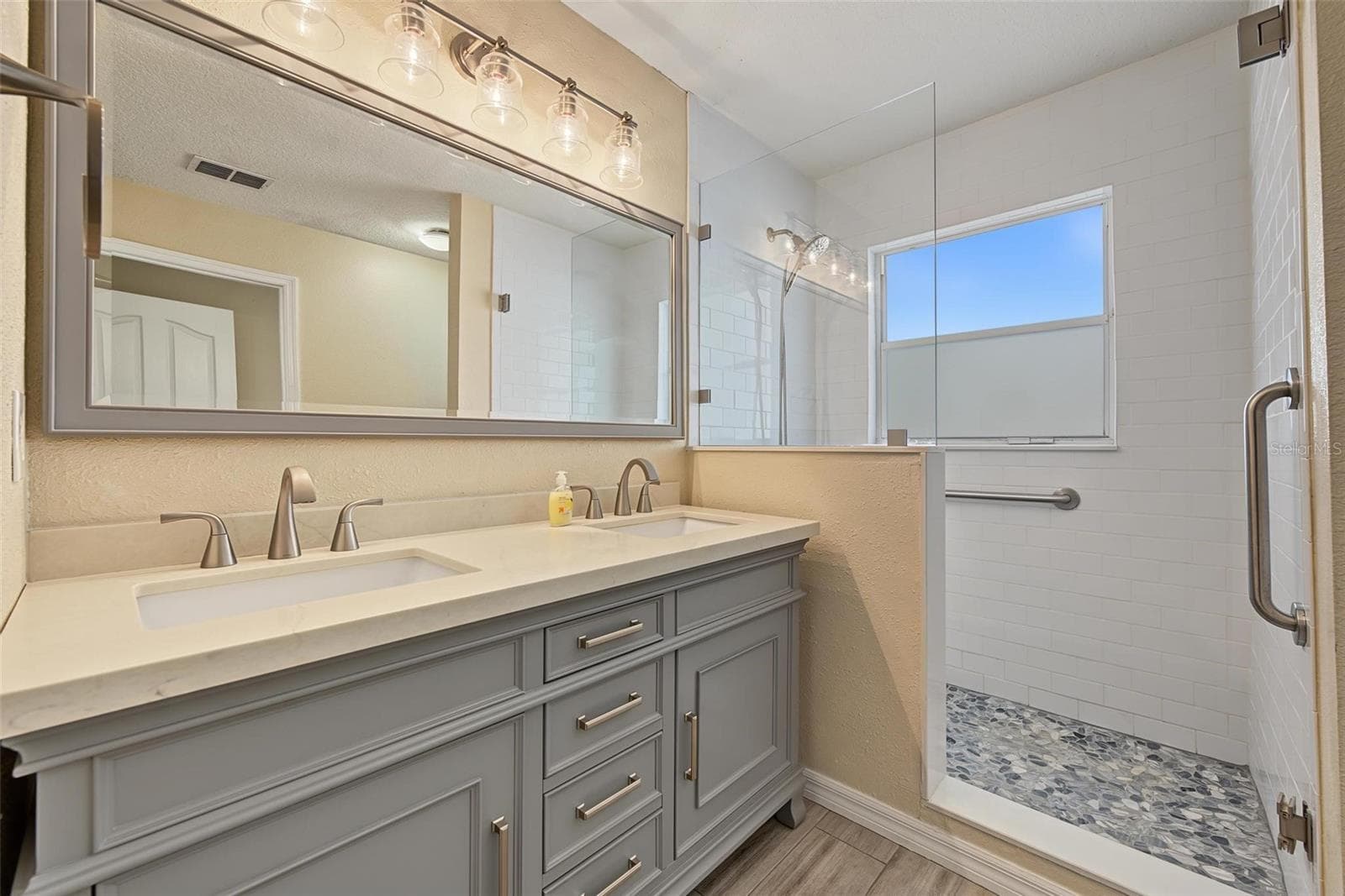 Single Family Residence at 5809 BLACK WALNUT CT, TAMPA, photo 17 of 31
