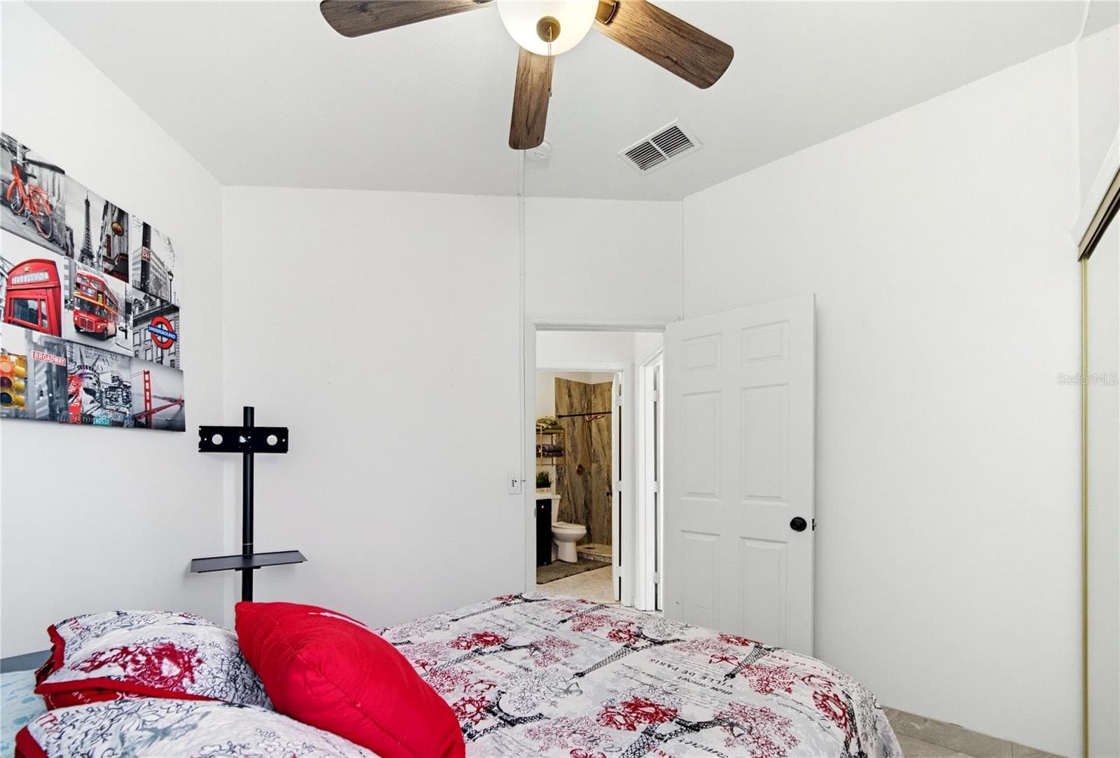 Townhouse at 14584 LAGUNA BEACH CIR, ORLANDO, photo 31 of 99