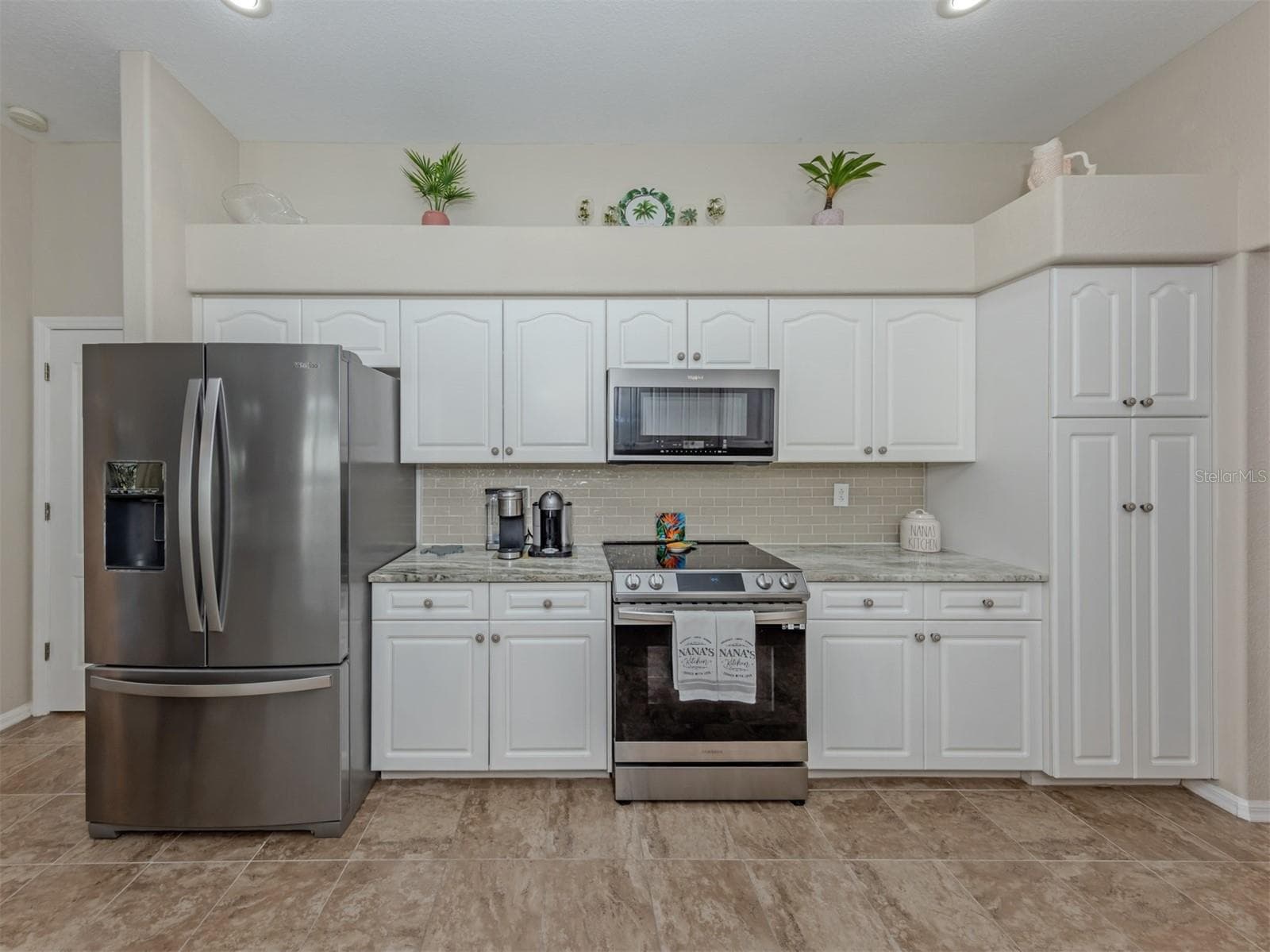 Everything has its place in this thoughtfully designed kitchen! Enjoy stainless steel appliances, a versatile convection microwave, and a pantry with convenient pull-out drawers and upper shelving that makes storage and organization a breeze! - 443 BERMUDA ISLES CIR, VENICE