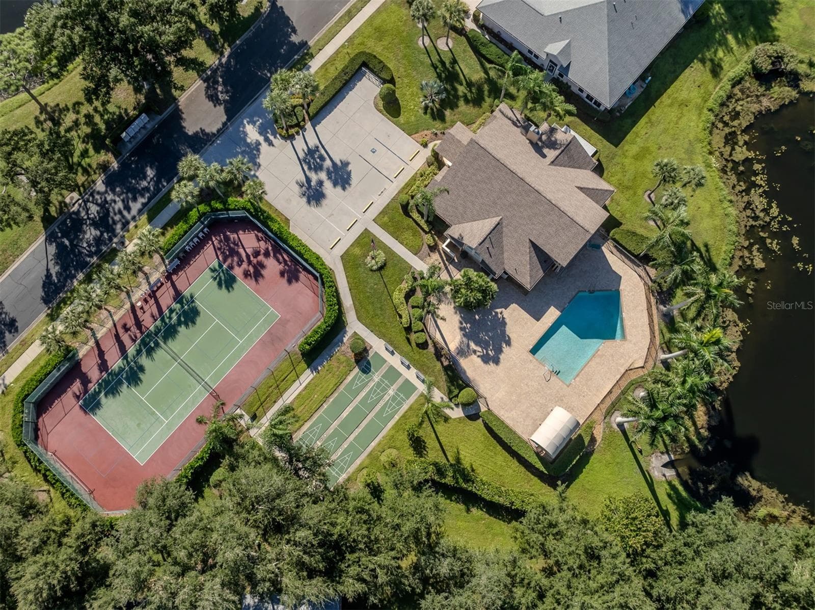 Single Family Residence at 443 BERMUDA ISLES CIR, VENICE, photo 39 of 78
