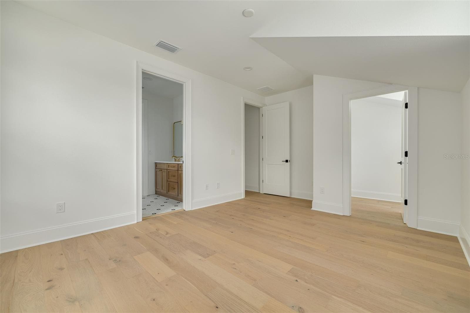 Single Family Residence at 808 39TH AVE NE, ST PETERSBURG, photo 28 of 47