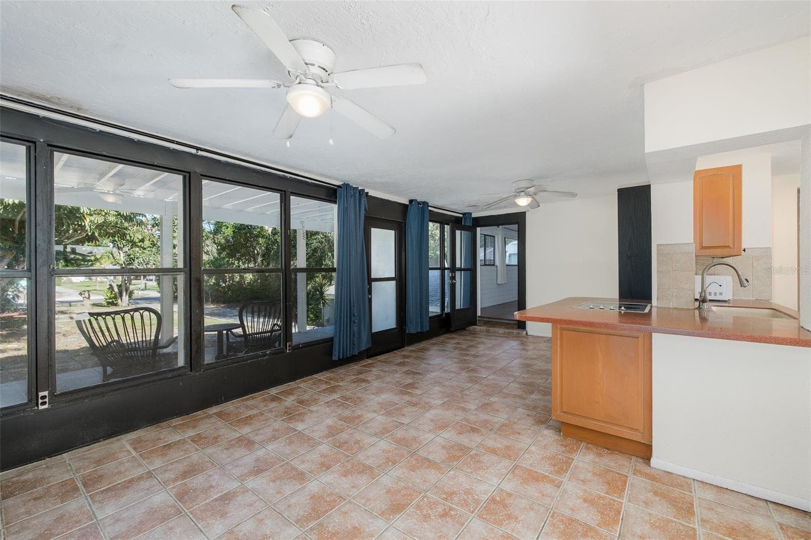 Single Family Residence at 3138 BLUFF BLVD, HOLIDAY, photo 14 of 83