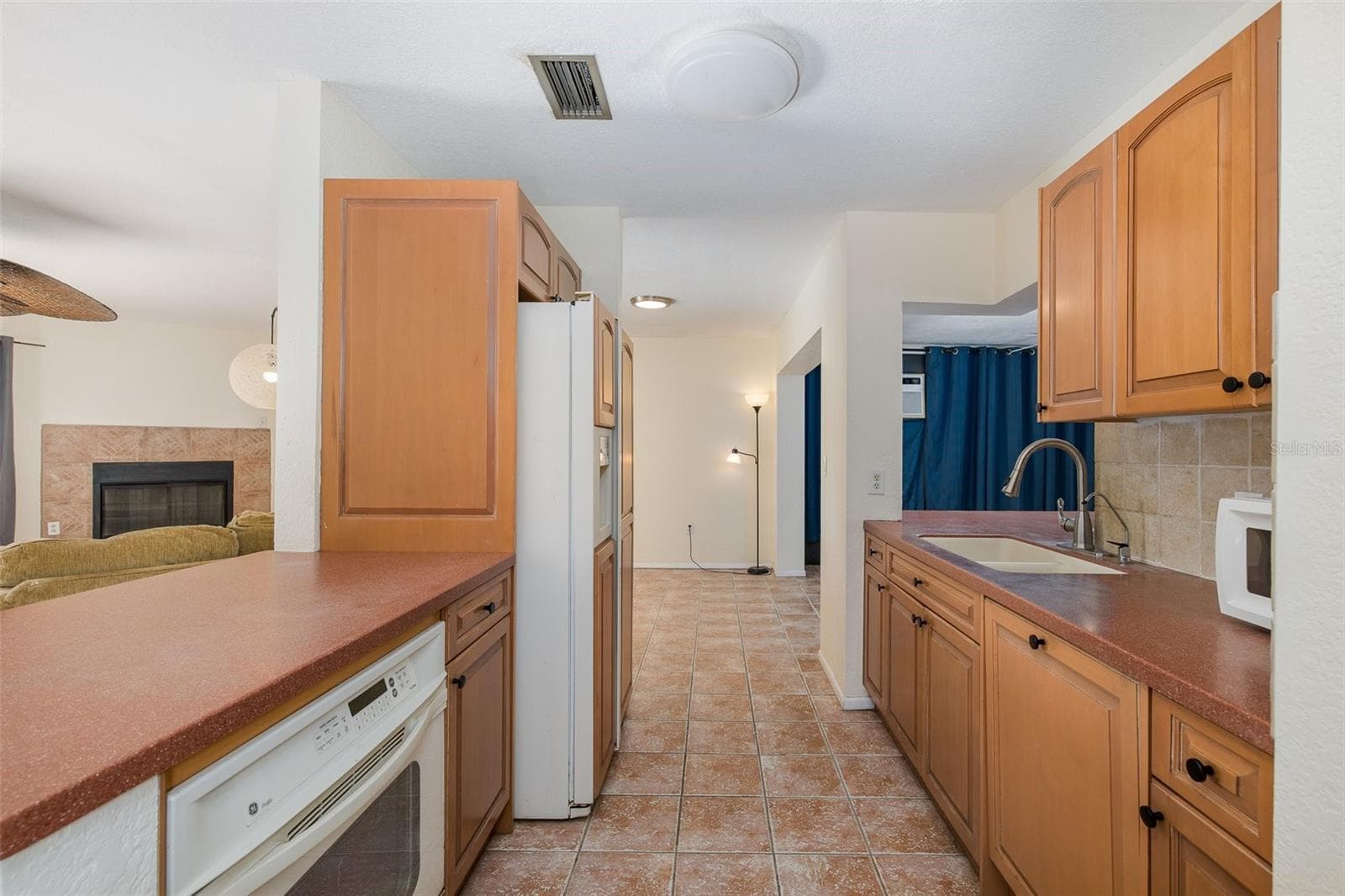 Single Family Residence at 3138 BLUFF BLVD, HOLIDAY, photo 20 of 83
