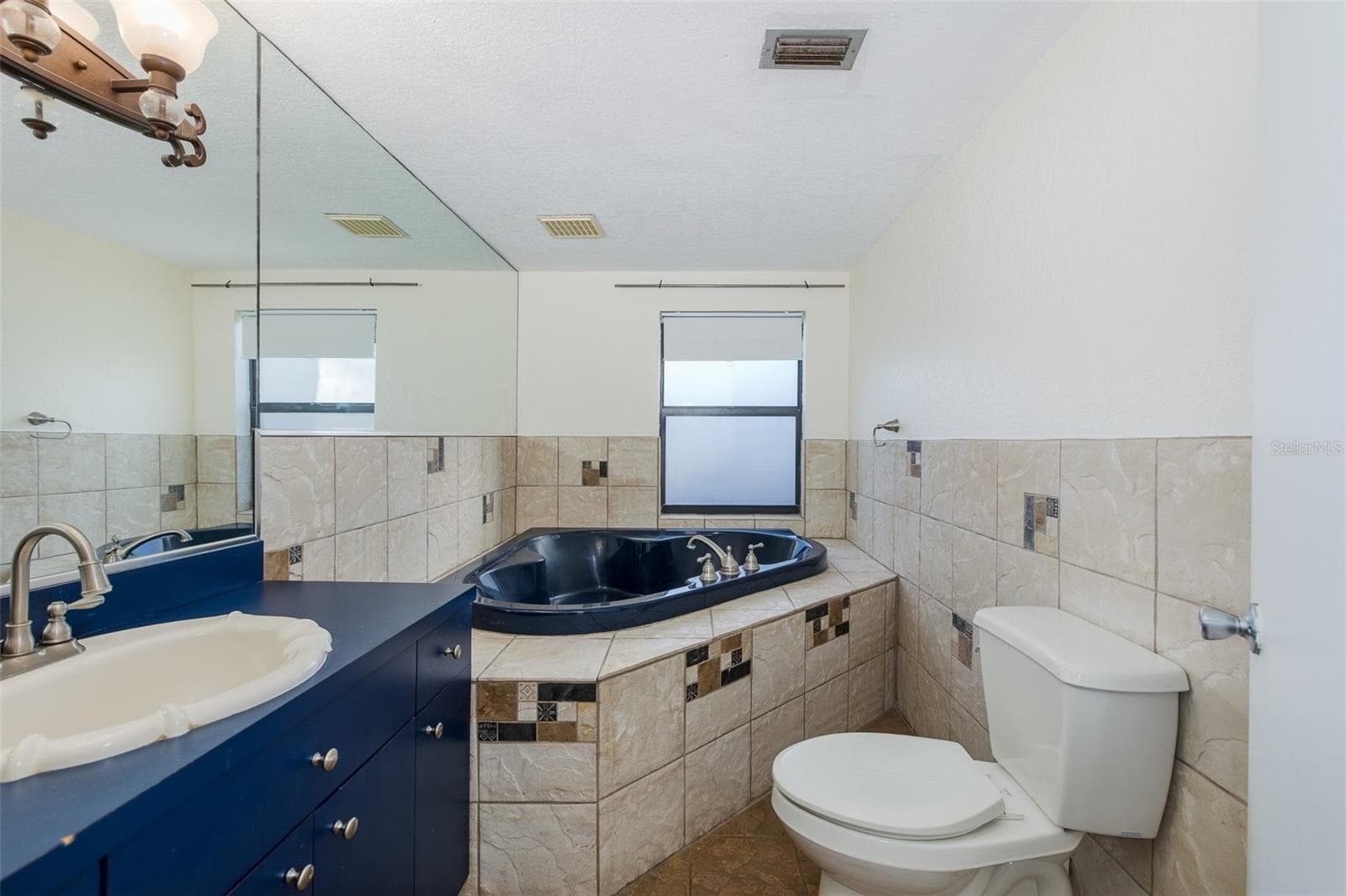Single Family Residence at 3138 BLUFF BLVD, HOLIDAY, photo 26 of 83
