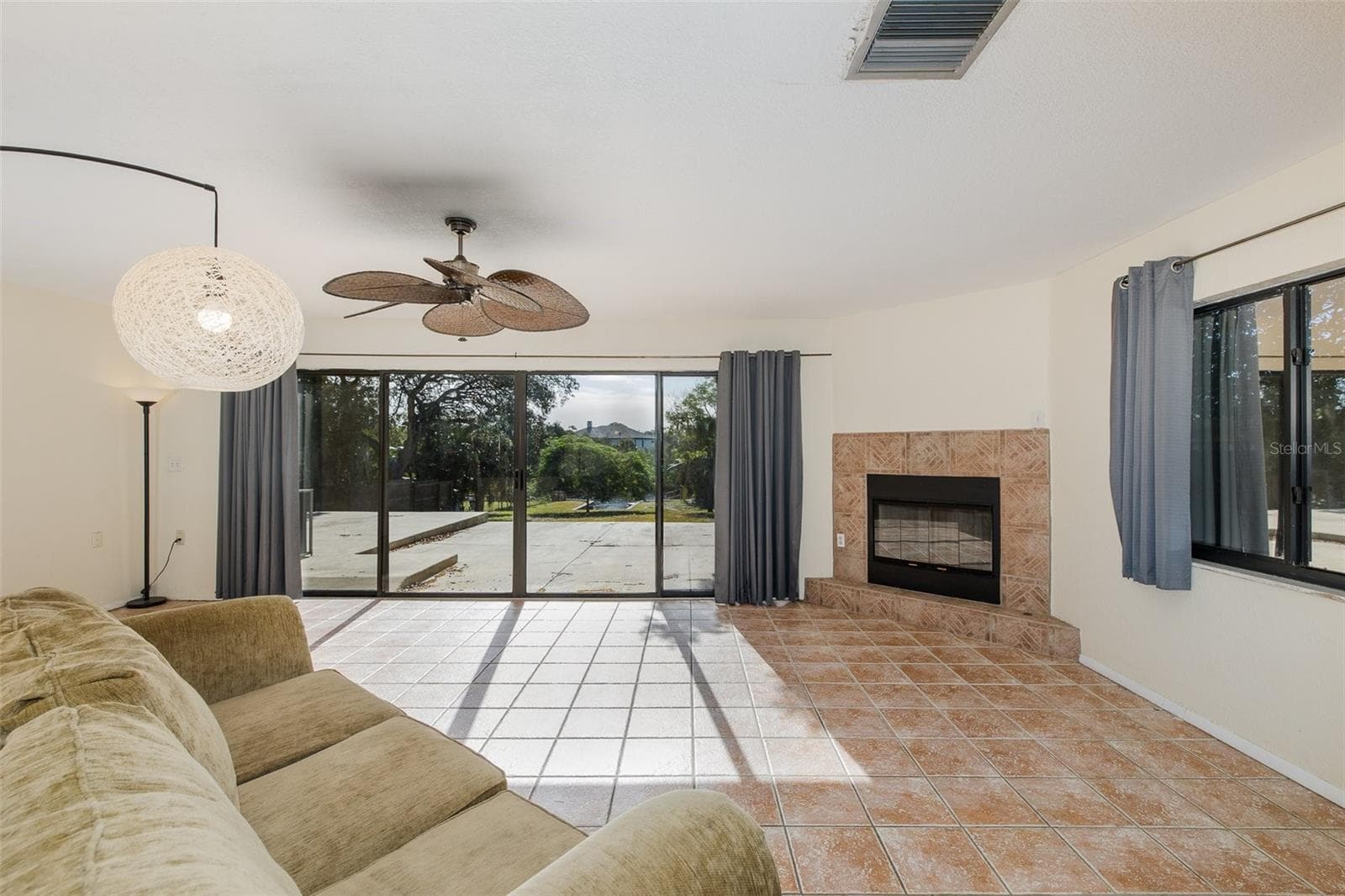 Single Family Residence at 3138 BLUFF BLVD, HOLIDAY, photo 29 of 83