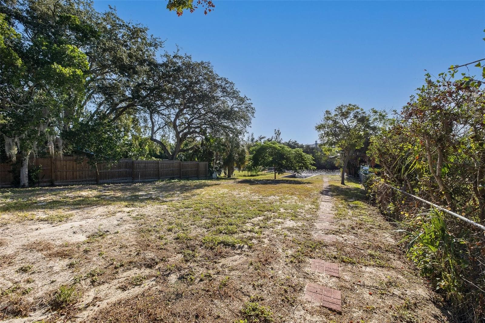 Single Family Residence at 3138 BLUFF BLVD, HOLIDAY, photo 65 of 83