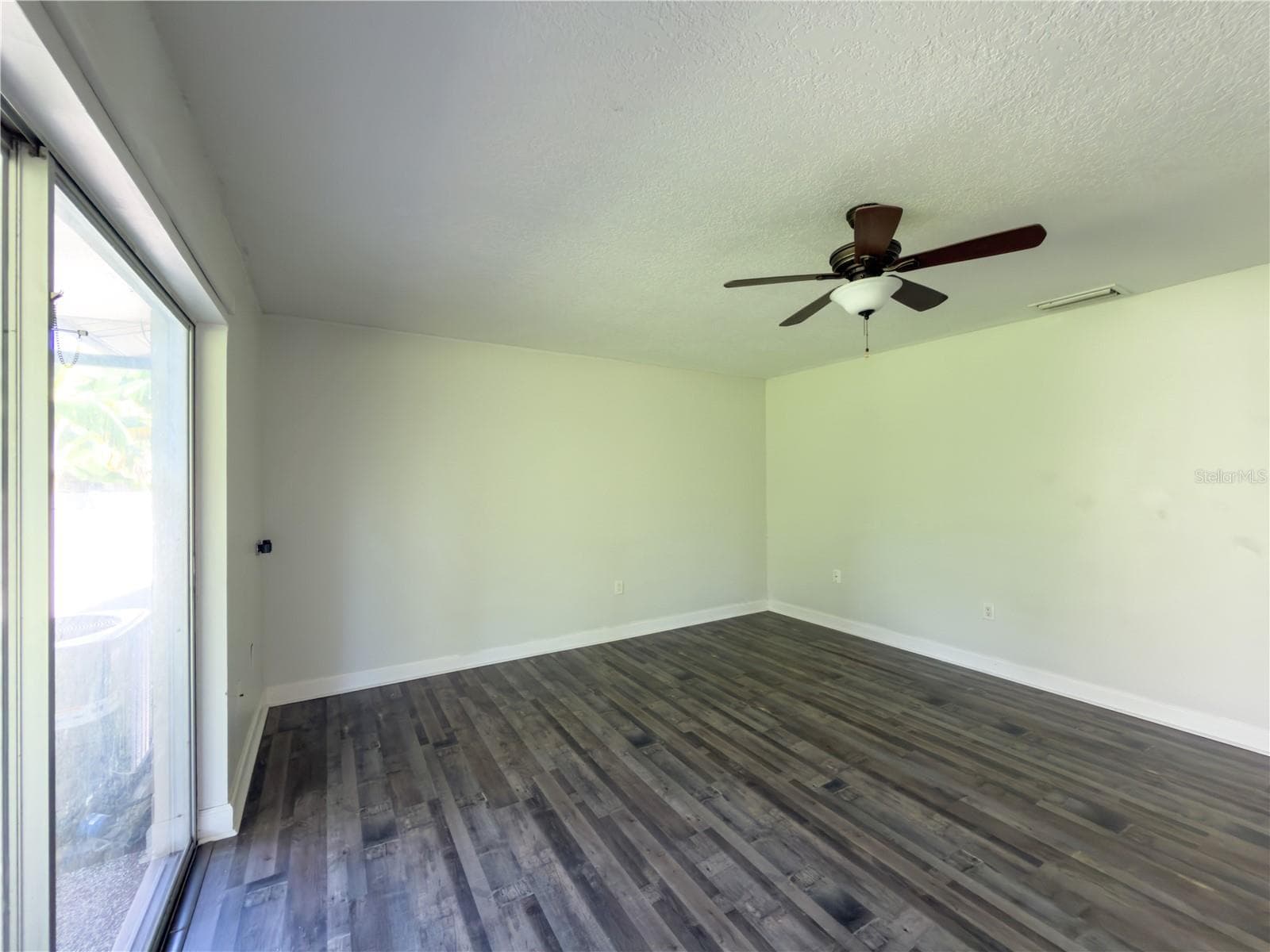 Family Room - 1804 ORANGE HILL DR, BRANDON