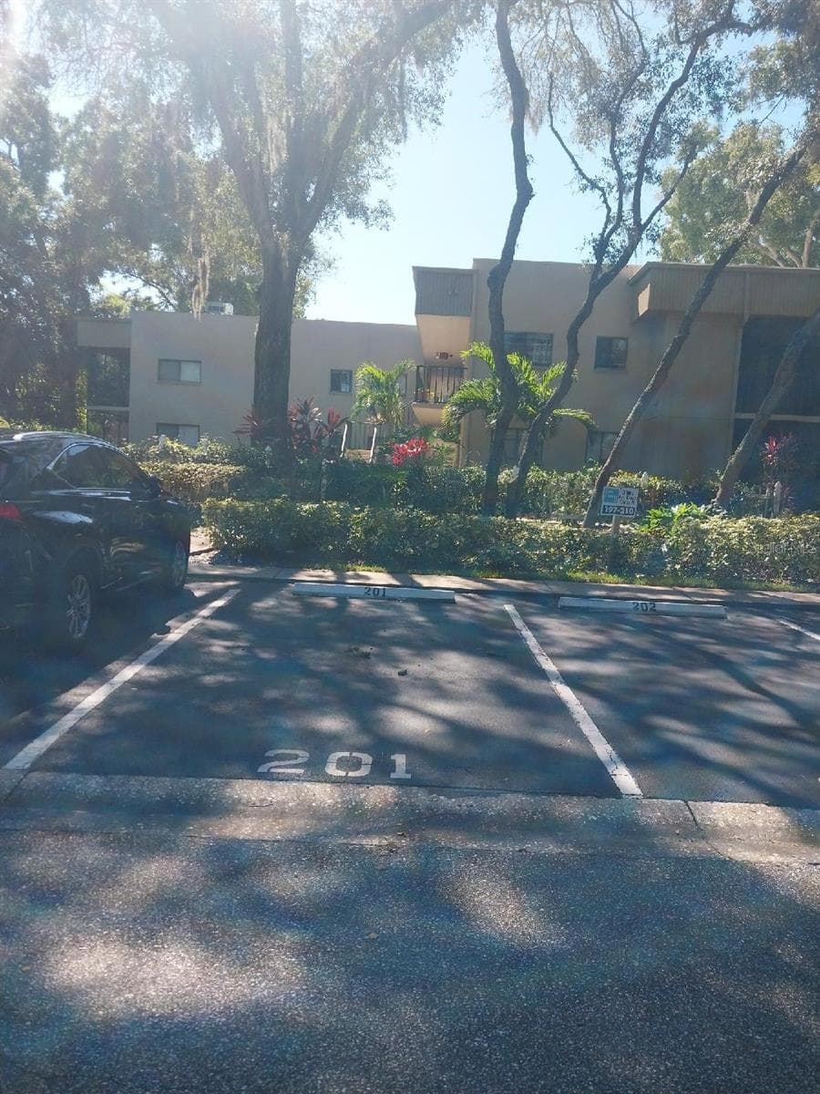 Assigned Parking Around Side of Bldg Near Unit! - 3300 FOX CHASE CIR N #201, PALM HARBOR