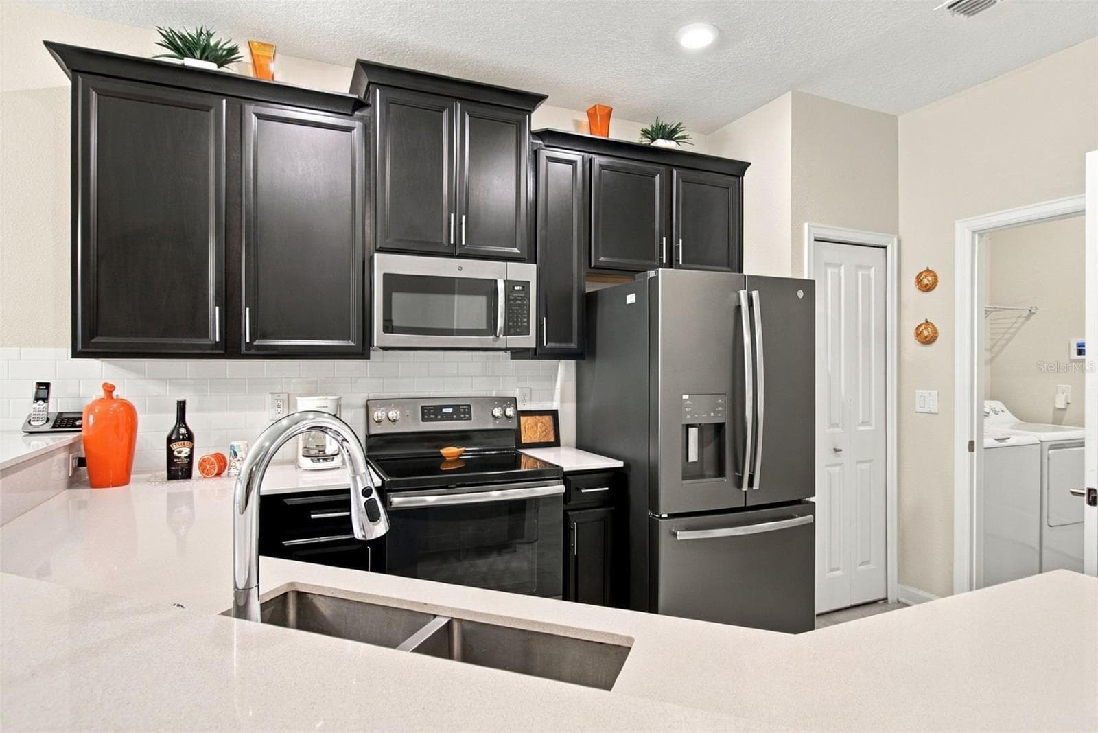 Townhouse at 1071 QUAKER RIDGE LN, DAVENPORT, photo 6 of 89