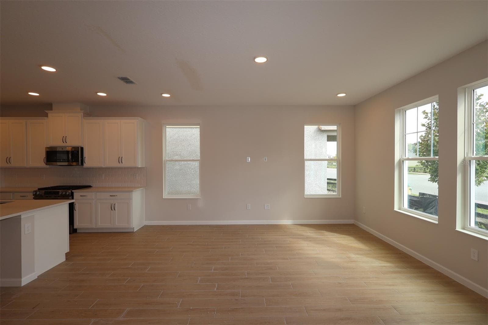 Single Family Residence at 1306 TWELVE OAKS RD, ST CLOUD, photo 7 of 32