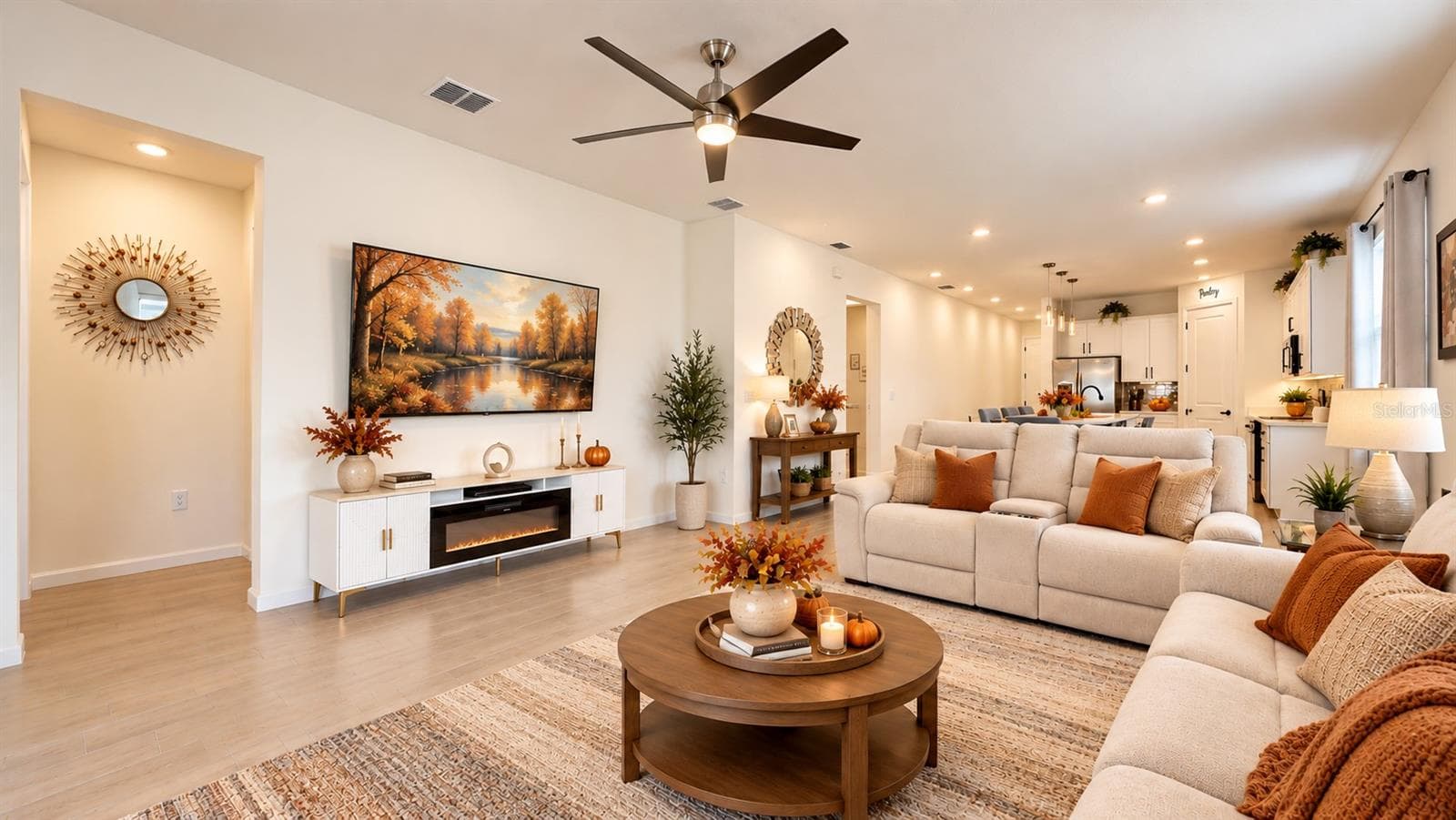 Living room - television convey - 2303 JAGGER LN, WINTER HAVEN