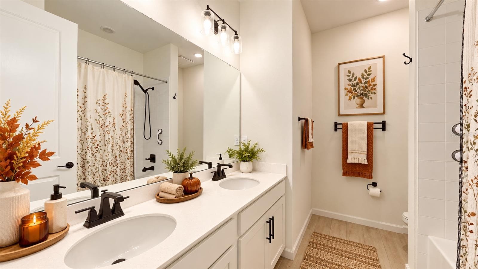 Bath 2 with Bathtub - 2303 JAGGER LN, WINTER HAVEN