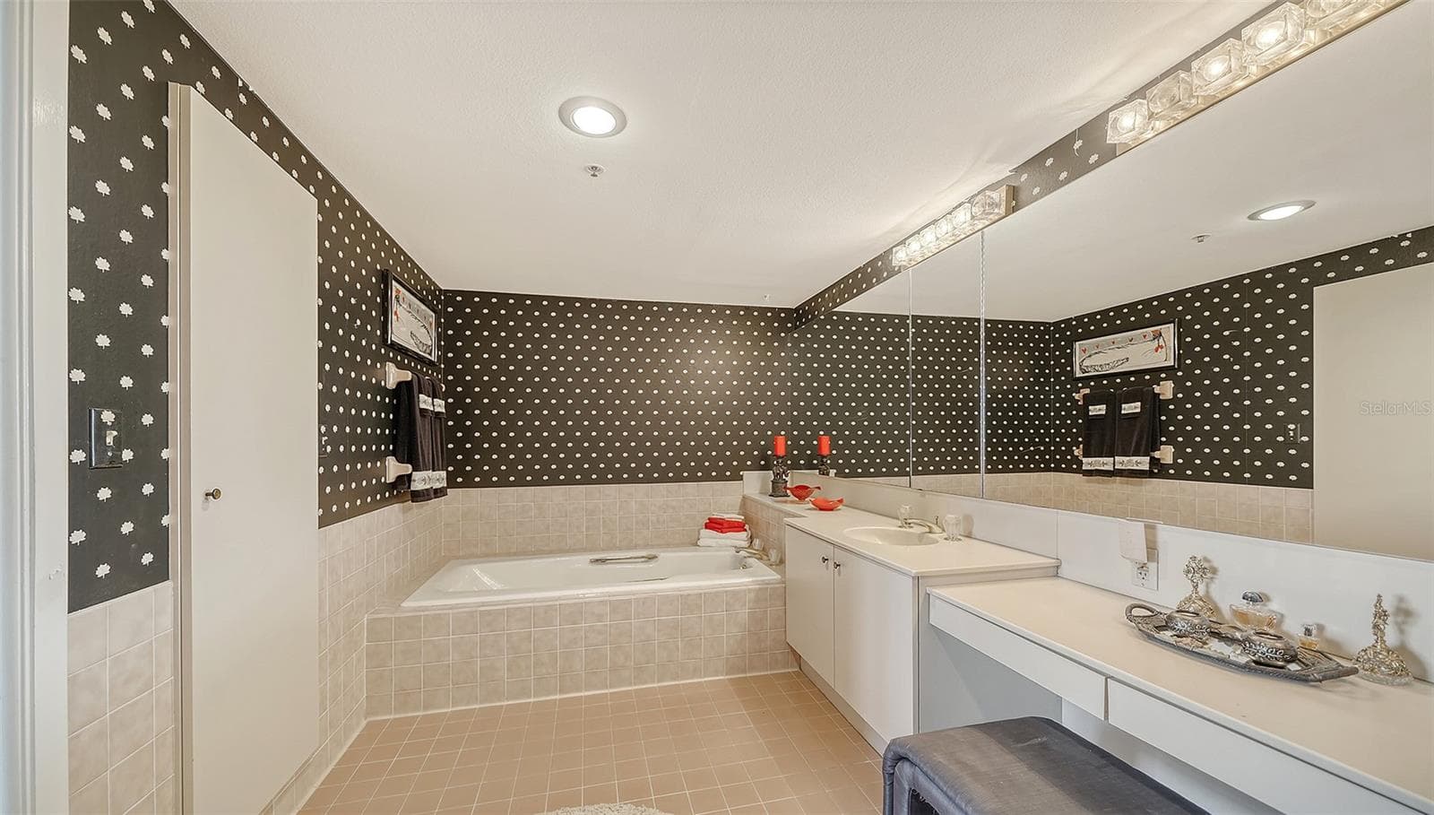 Condominium at 2110 HARBOURSIDE DR #523, LONGBOAT KEY, photo 22 of 62