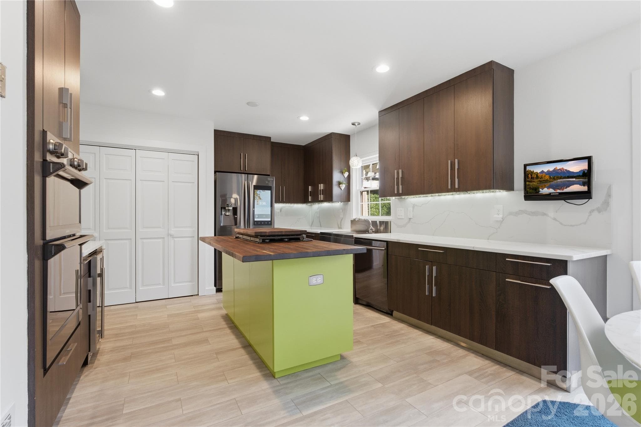 Single Family Residence at 1200 Charter Place, Charlotte, photo 16 of 48