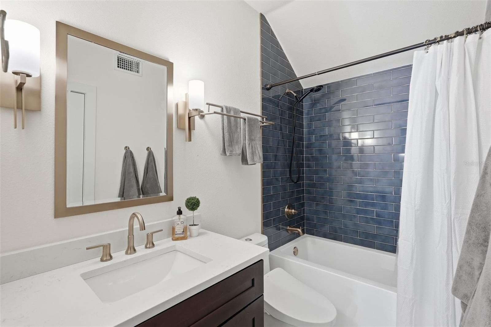 Full bath - 1208 5TH ST S, ST PETERSBURG