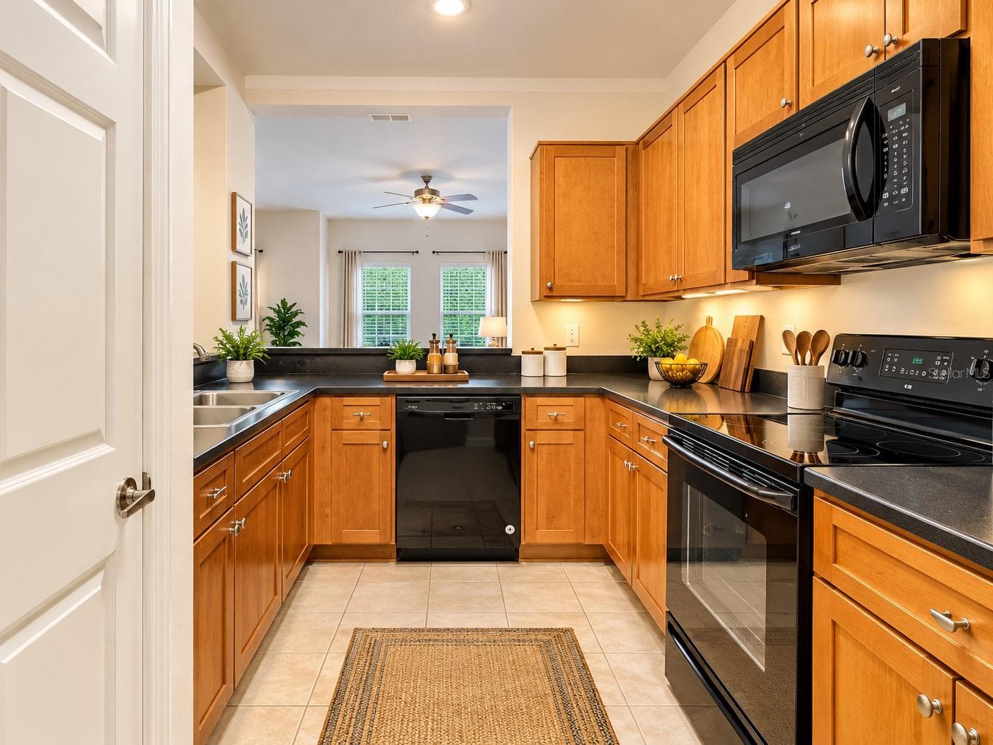 Townhouse at 8009 TIPPERARY LN, TAMPA, photo 6 of 22